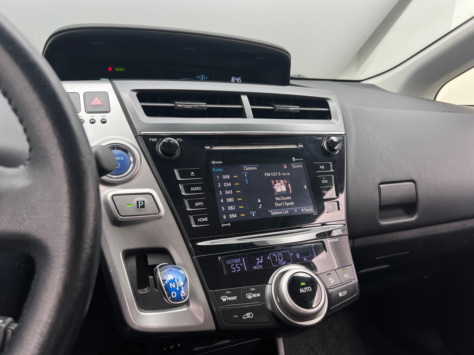 Thumbnail: 2017 Toyota Prius v - 3