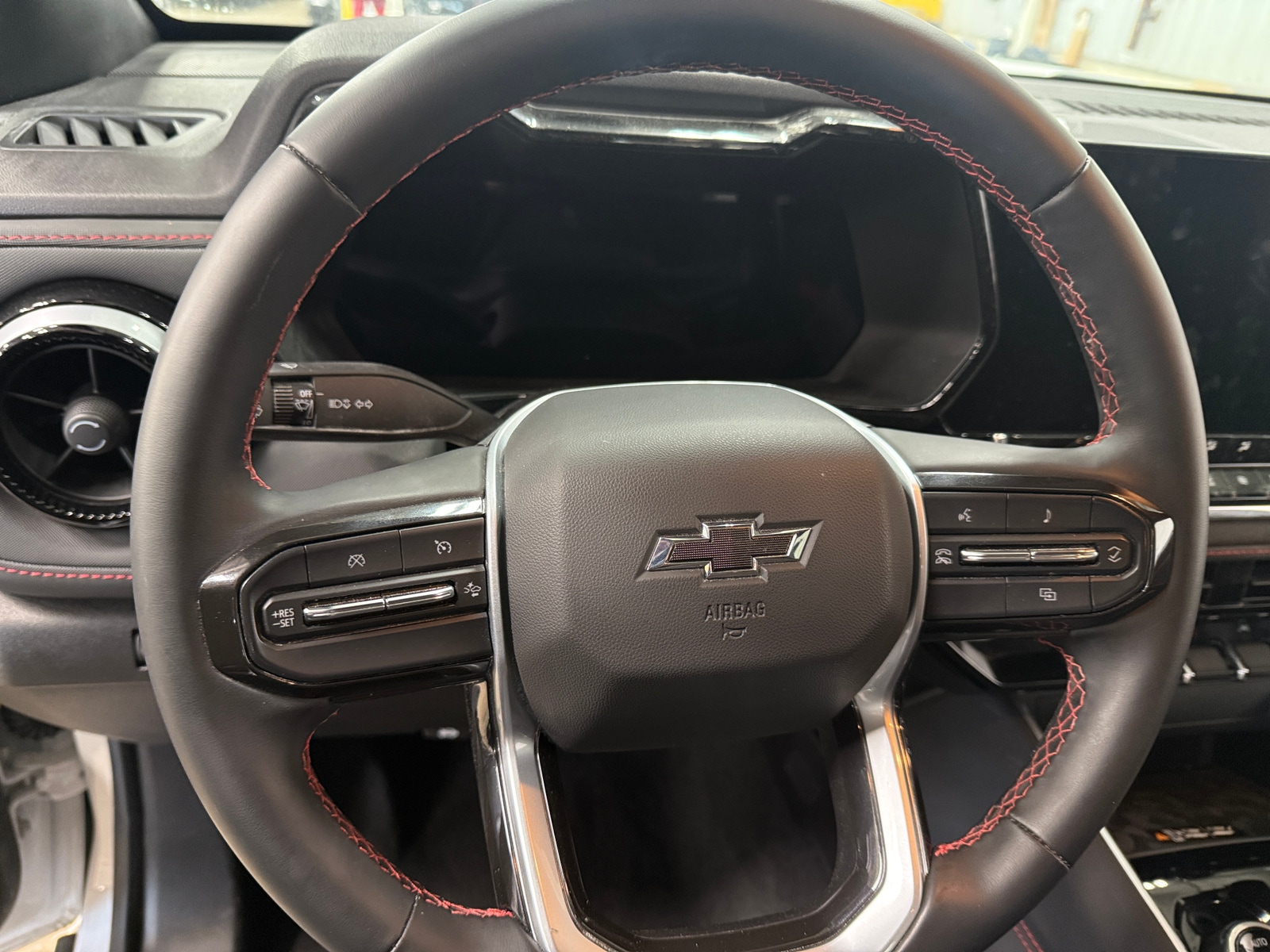 Thumbnail: 2024 Chevrolet Colorado - 5