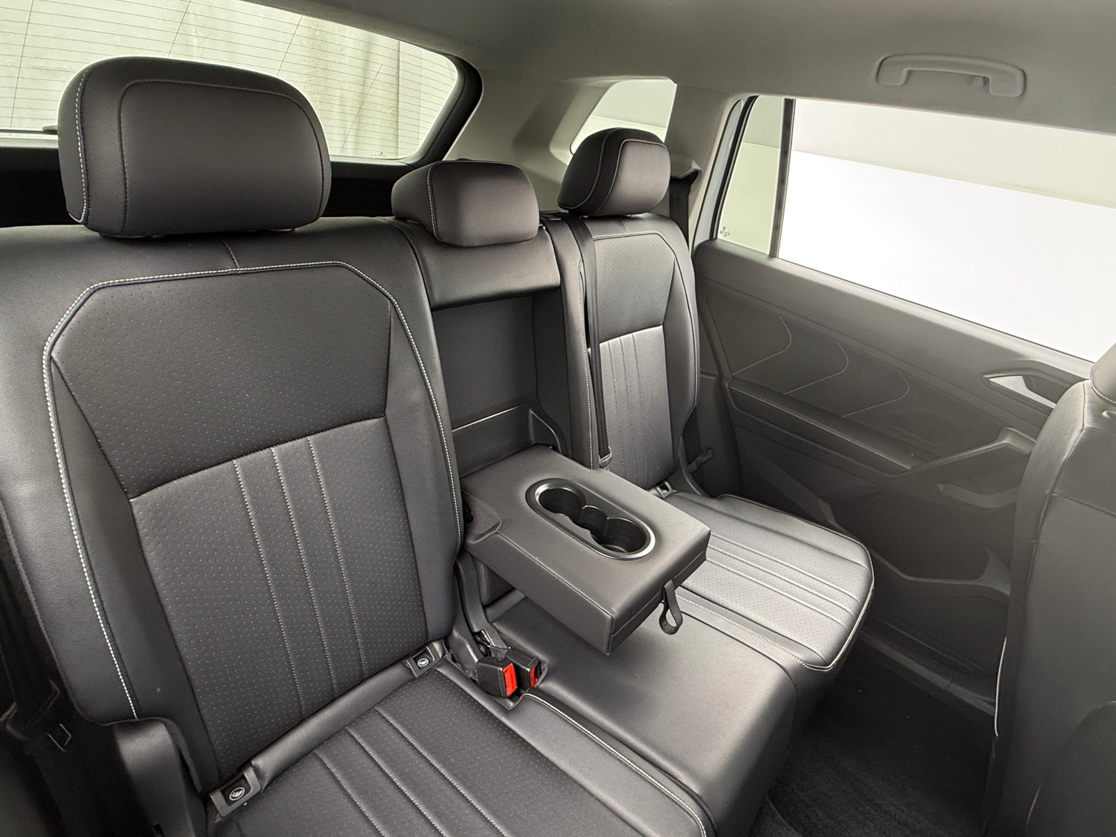 Thumbnail: 2022 Volkswagen Tiguan - 5