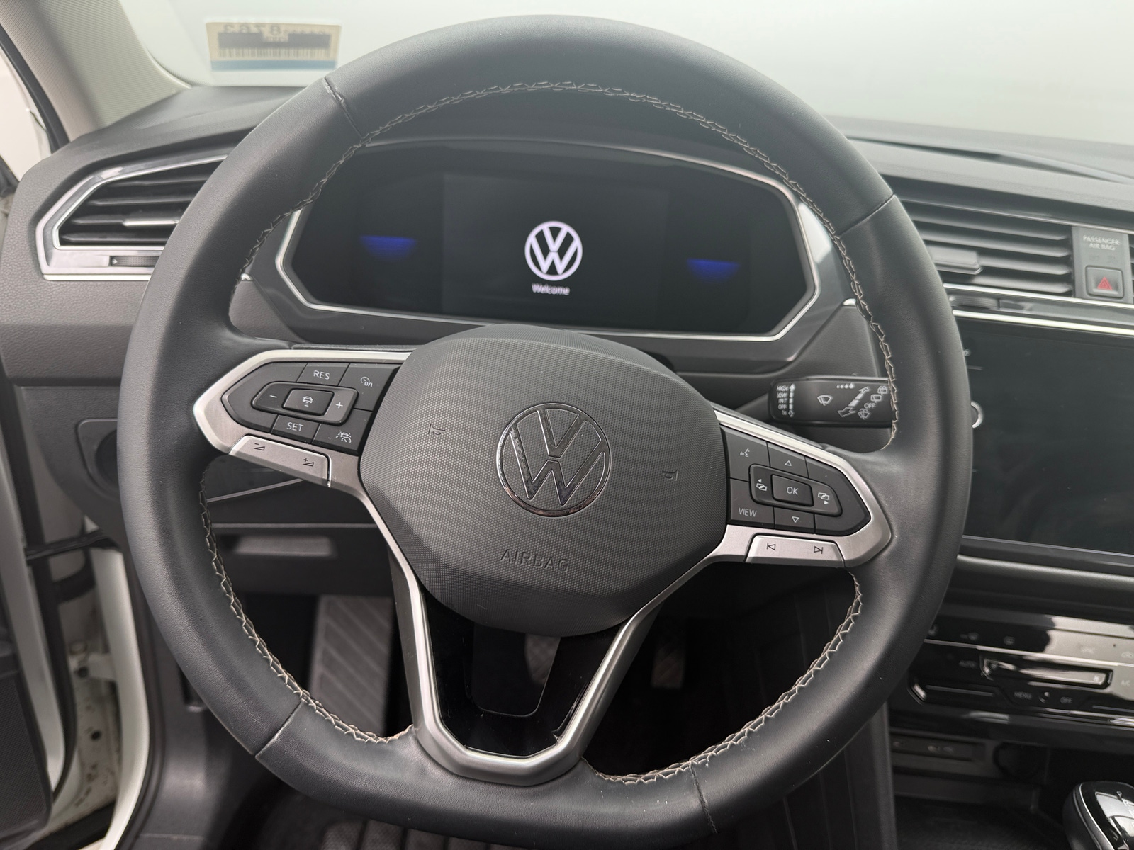 Thumbnail: 2022 Volkswagen Tiguan - 4