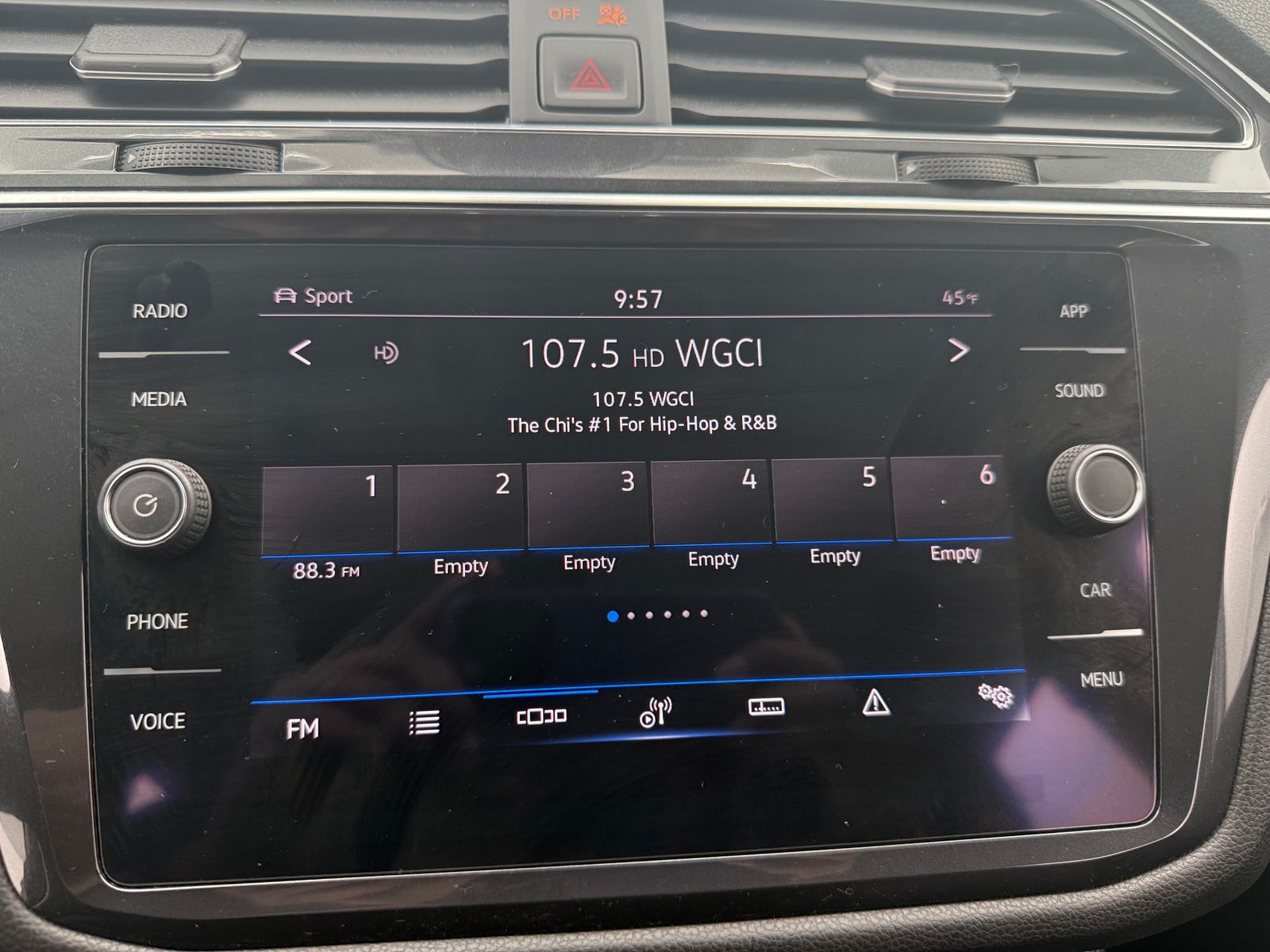 Thumbnail: 2022 Volkswagen Tiguan - 3