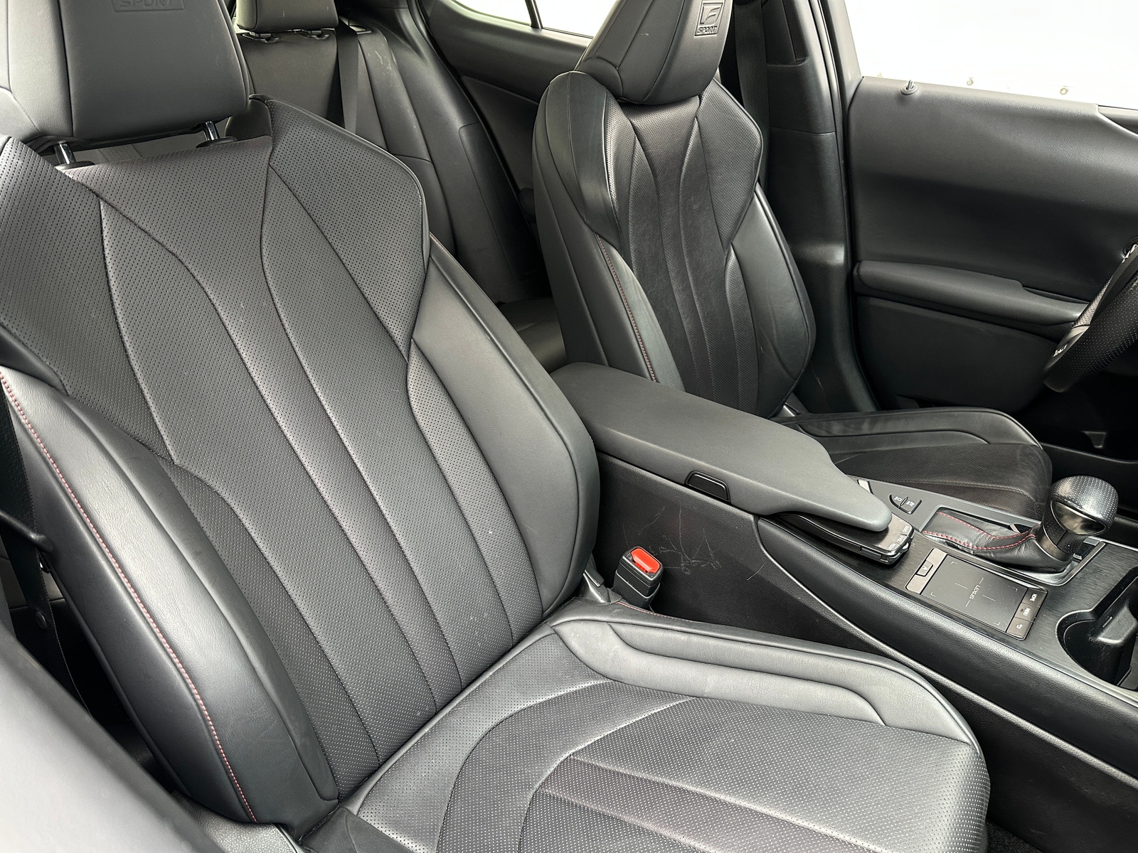 Thumbnail: 2019 Lexus UX - 2