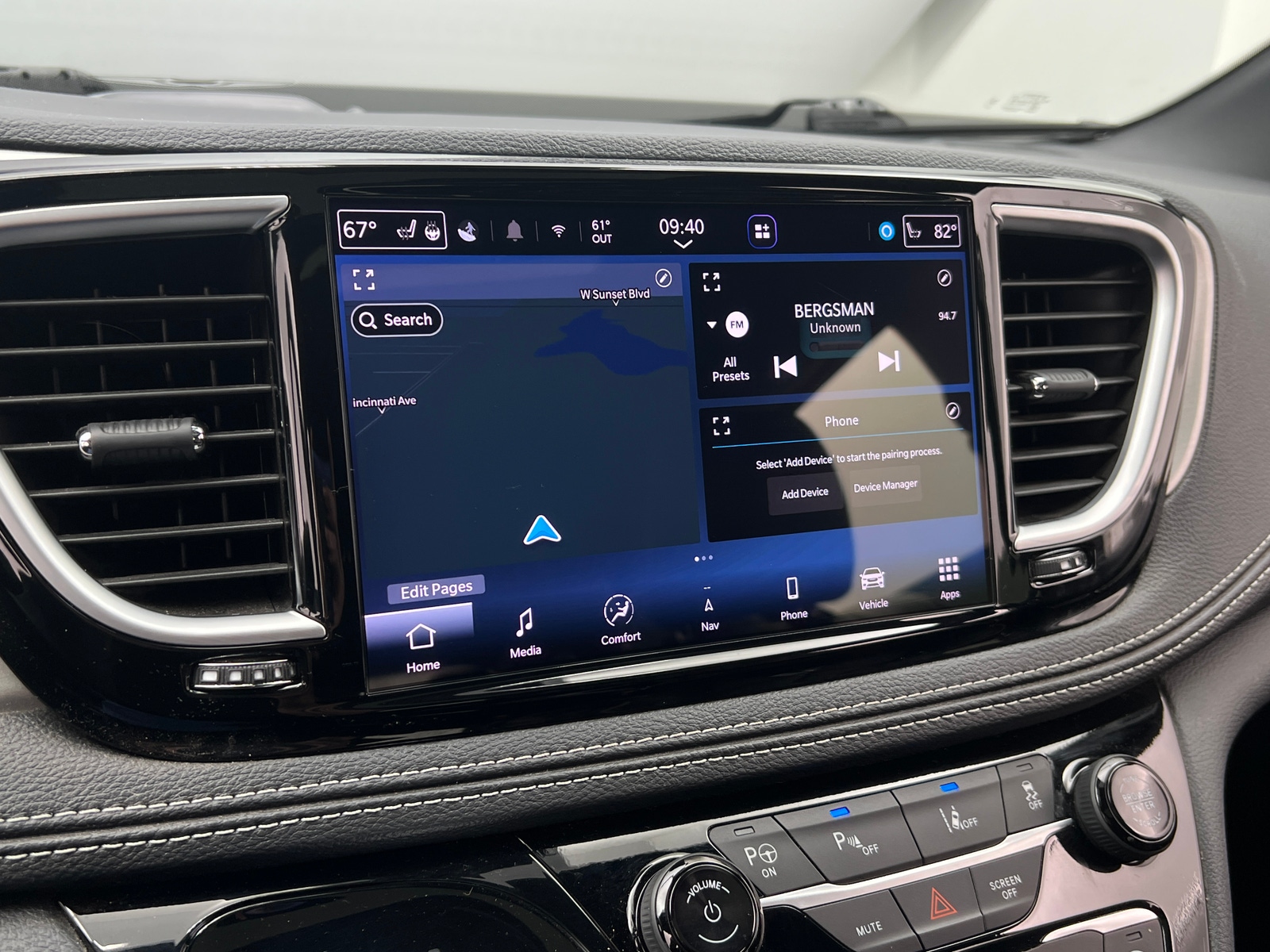 Thumbnail: 2024 Chrysler Pacifica - 4