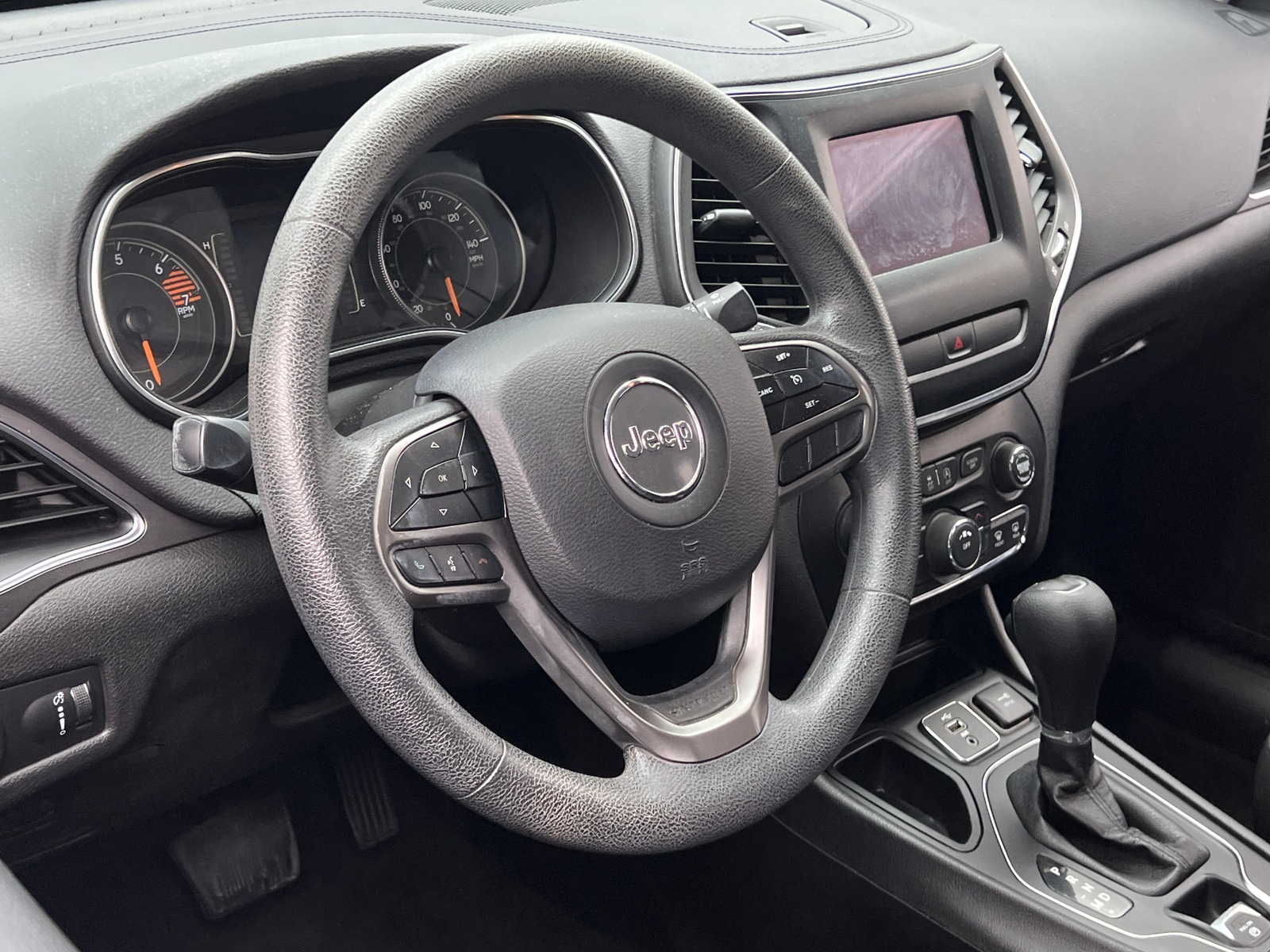 Thumbnail: 2019 Jeep Cherokee - 5