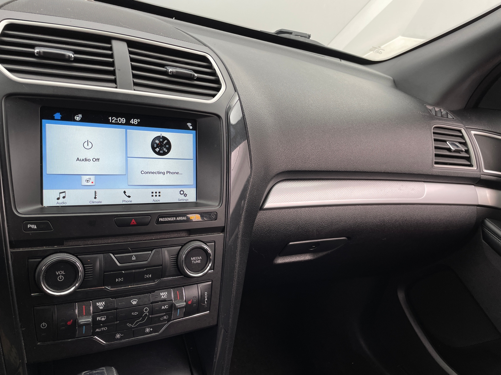 Thumbnail: 2017 Ford Explorer - 4