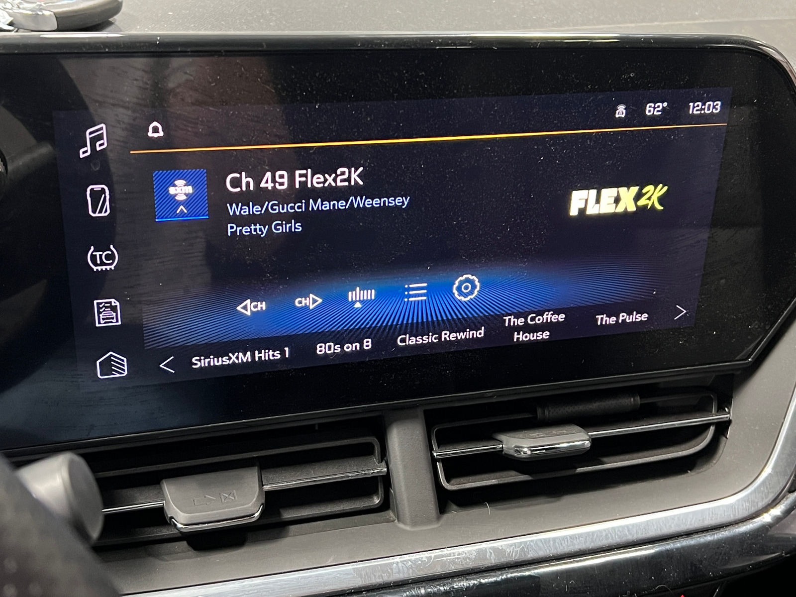 Thumbnail: 2025 Chevrolet Trax - 3