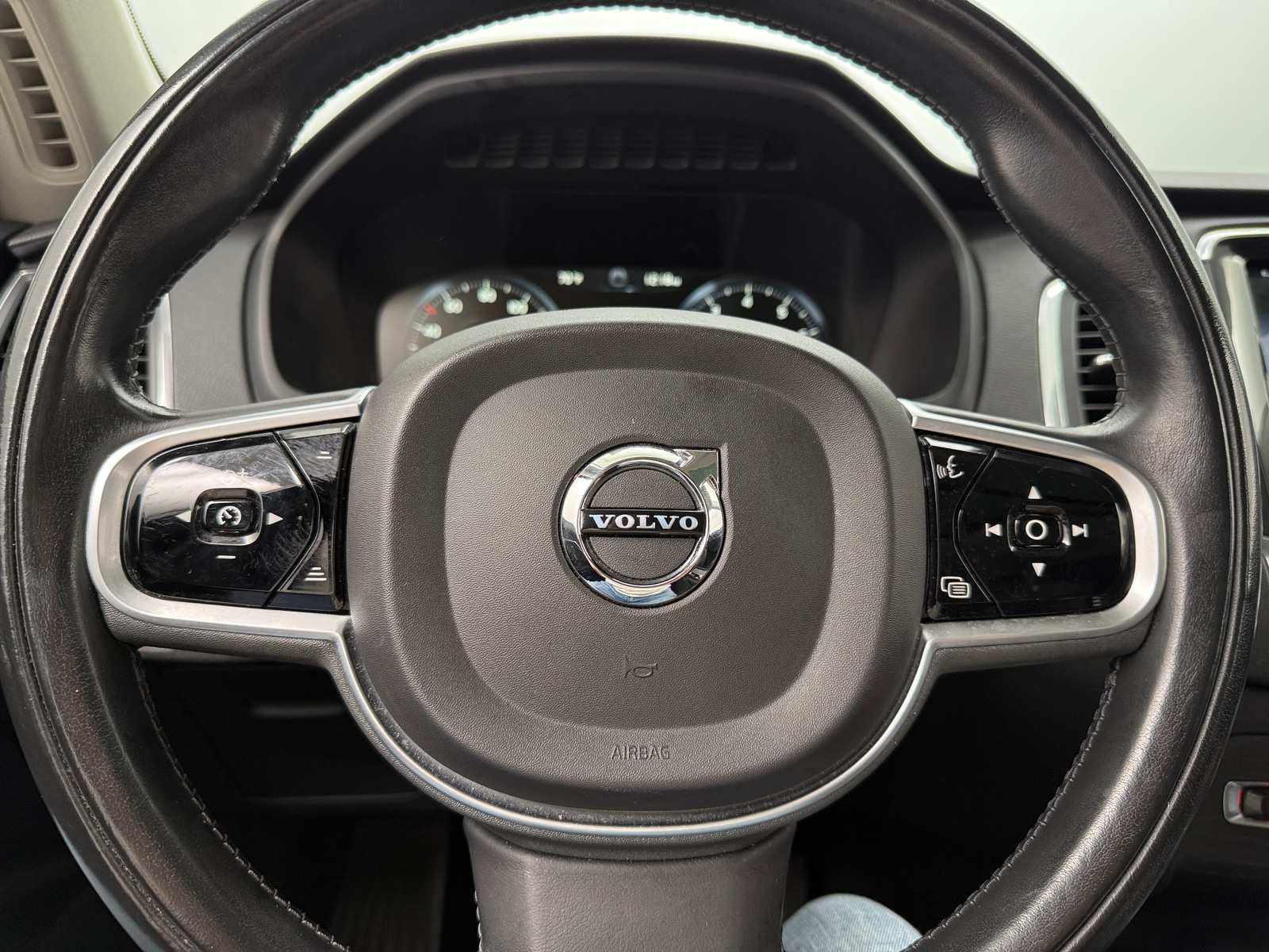 Thumbnail: 2020 Volvo XC90 - 4