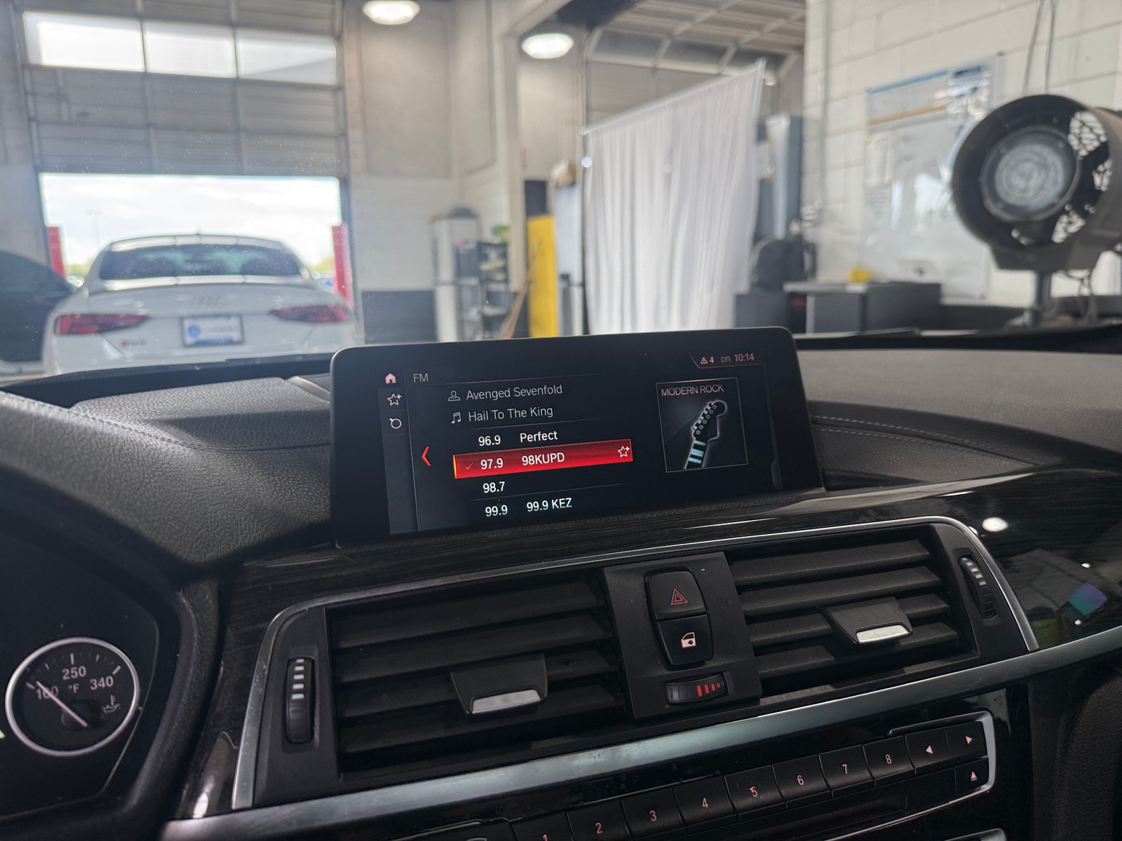 Thumbnail: 2018 BMW 3 Series - 3