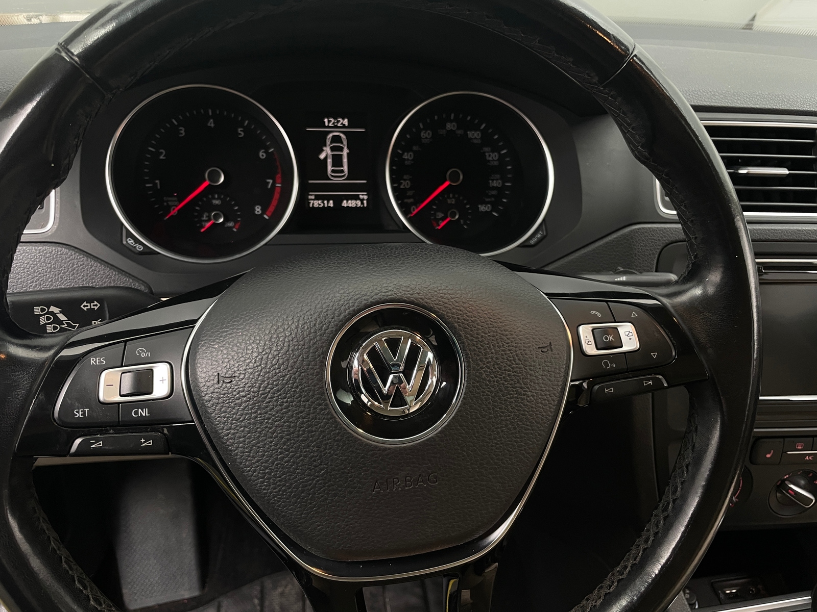 Thumbnail: 2017 Volkswagen Jetta - 4