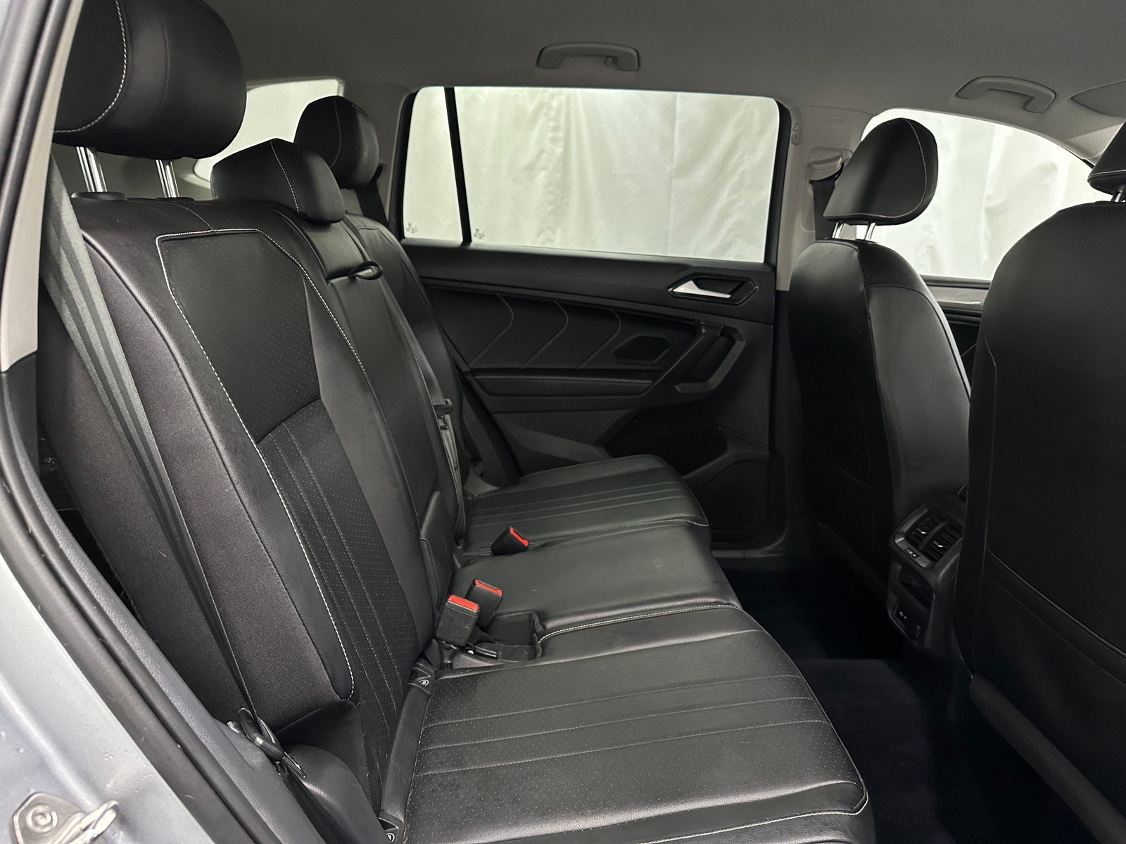 Thumbnail: 2022 Volkswagen Tiguan - 5