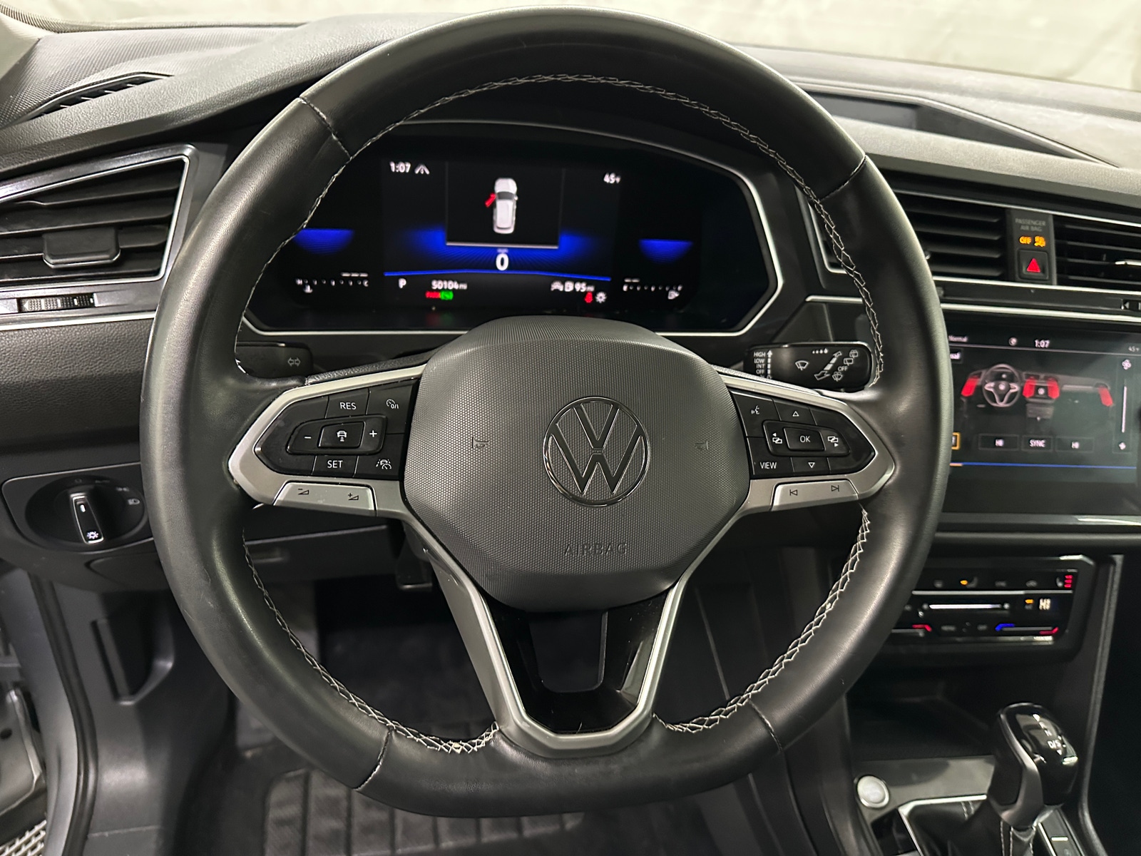 Thumbnail: 2022 Volkswagen Tiguan - 4