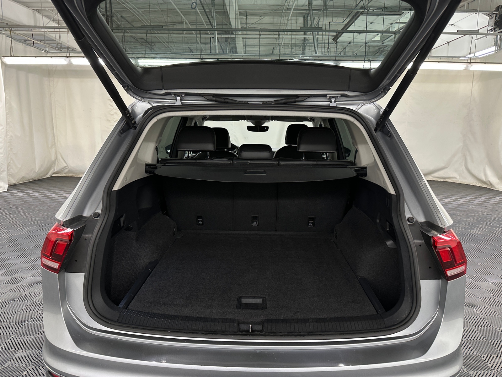 Thumbnail: 2022 Volkswagen Tiguan - 6