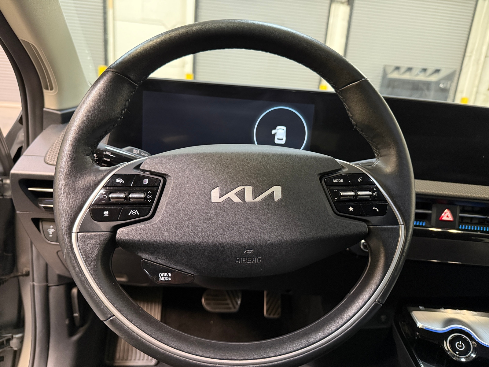 Thumbnail: 2022 Kia EV6 - 4