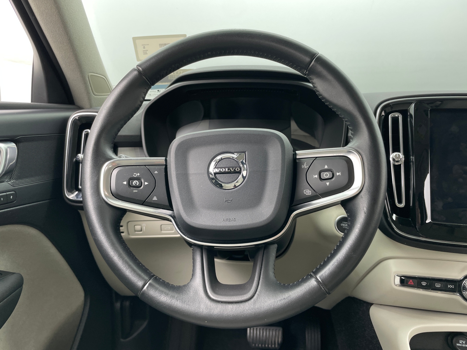 Thumbnail: 2020 Volvo XC40 - 4