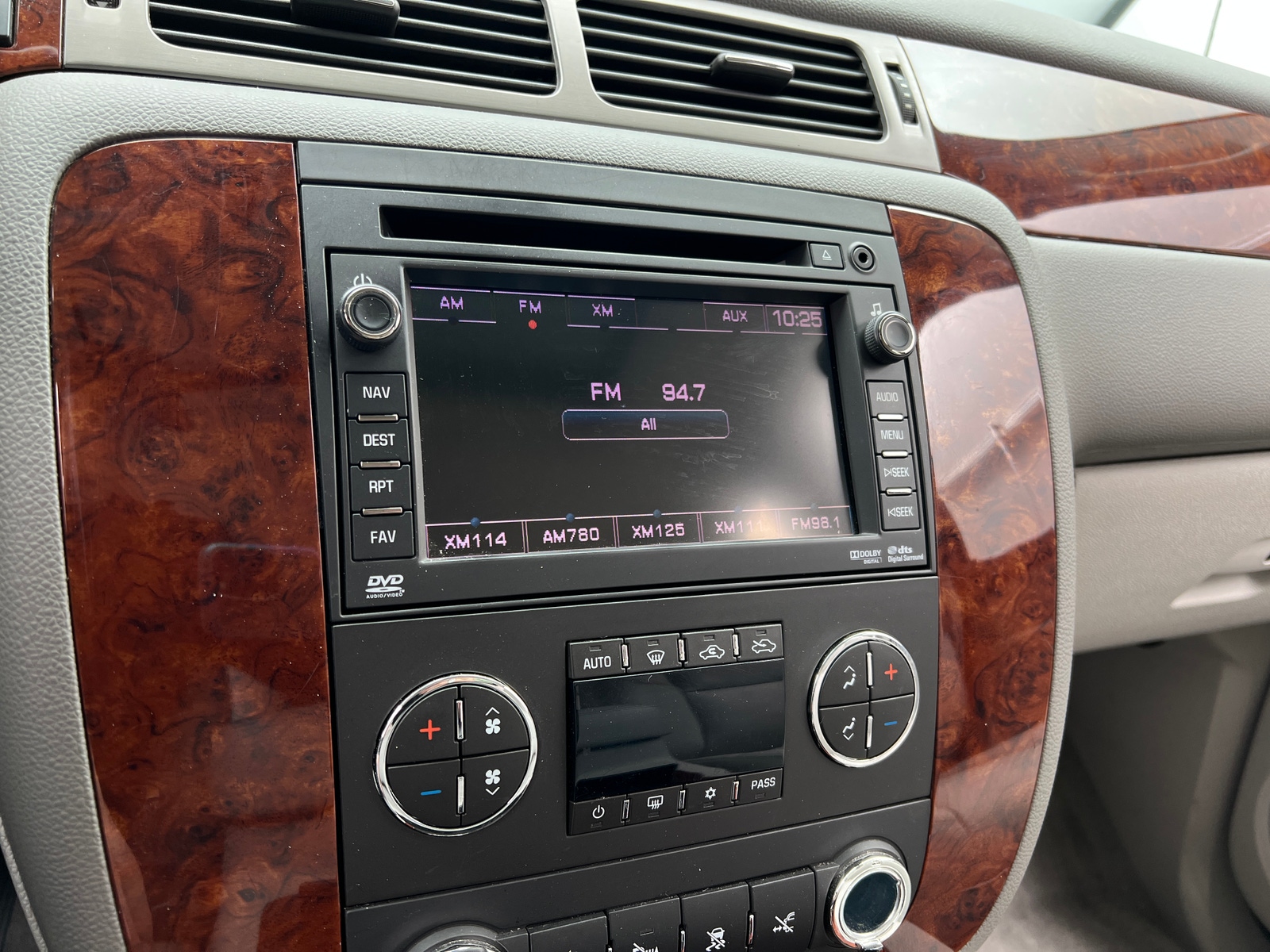 Thumbnail: 2011 Chevrolet Avalanche 1500 - 3