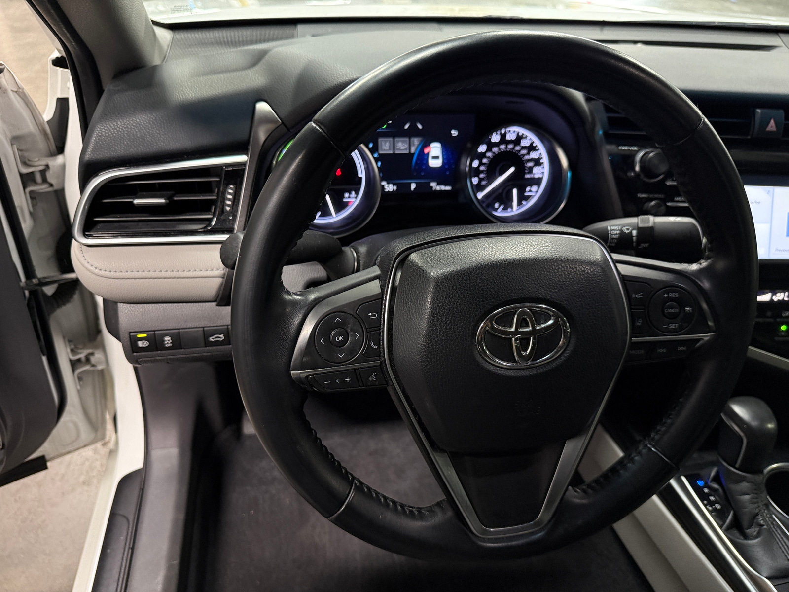Thumbnail: 2018 Toyota Camry - 4