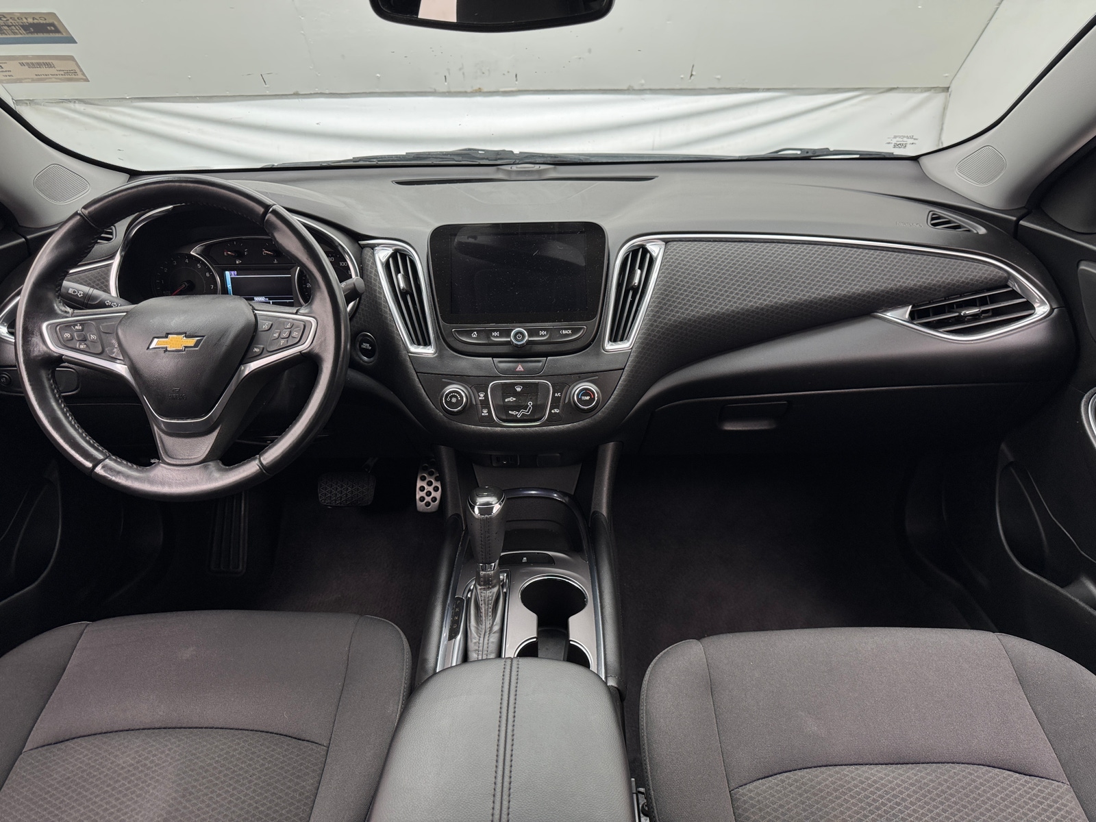 Thumbnail: 2017 Chevrolet Malibu - 3