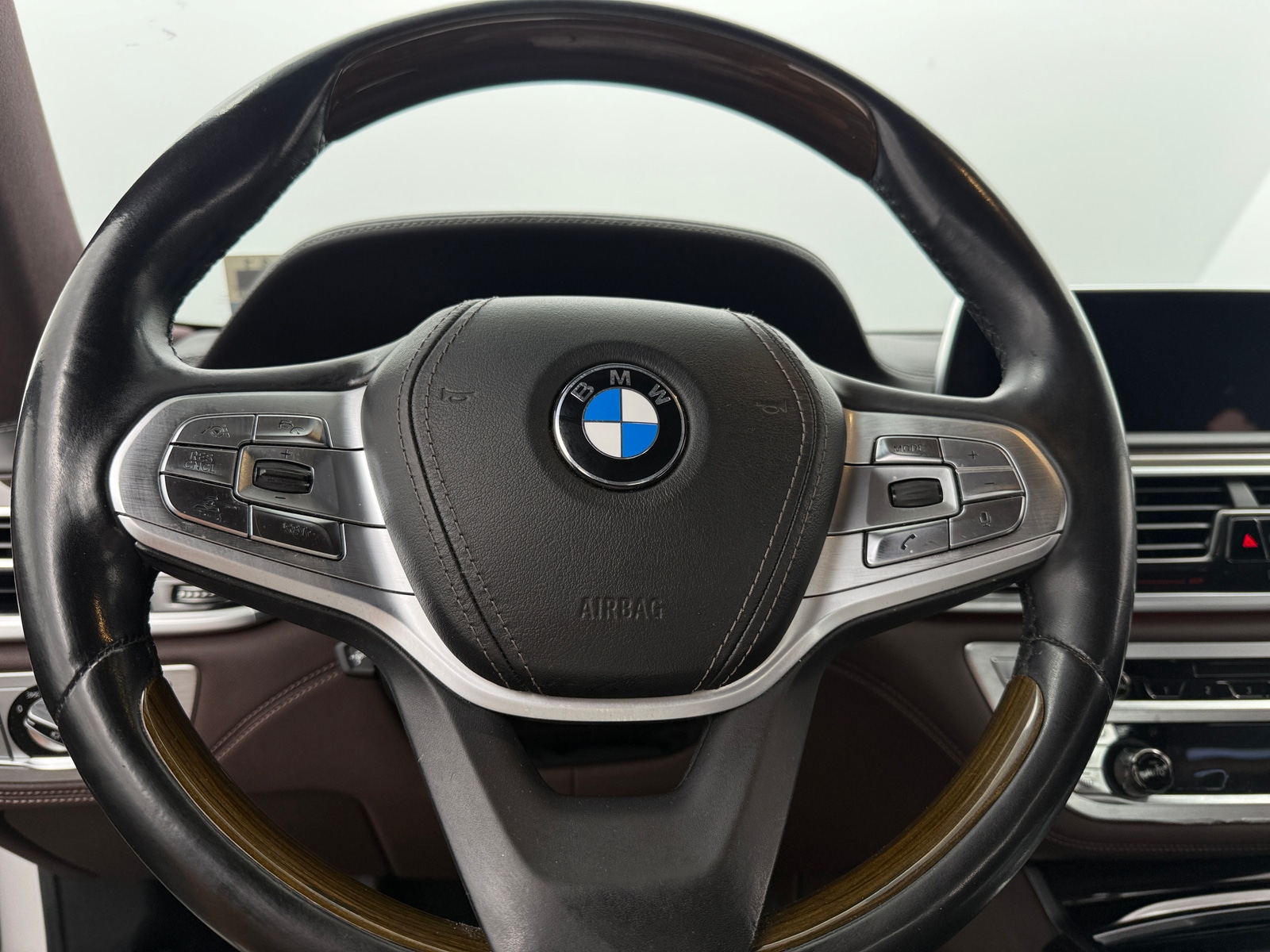 Thumbnail: 2016 BMW 7 Series - 4