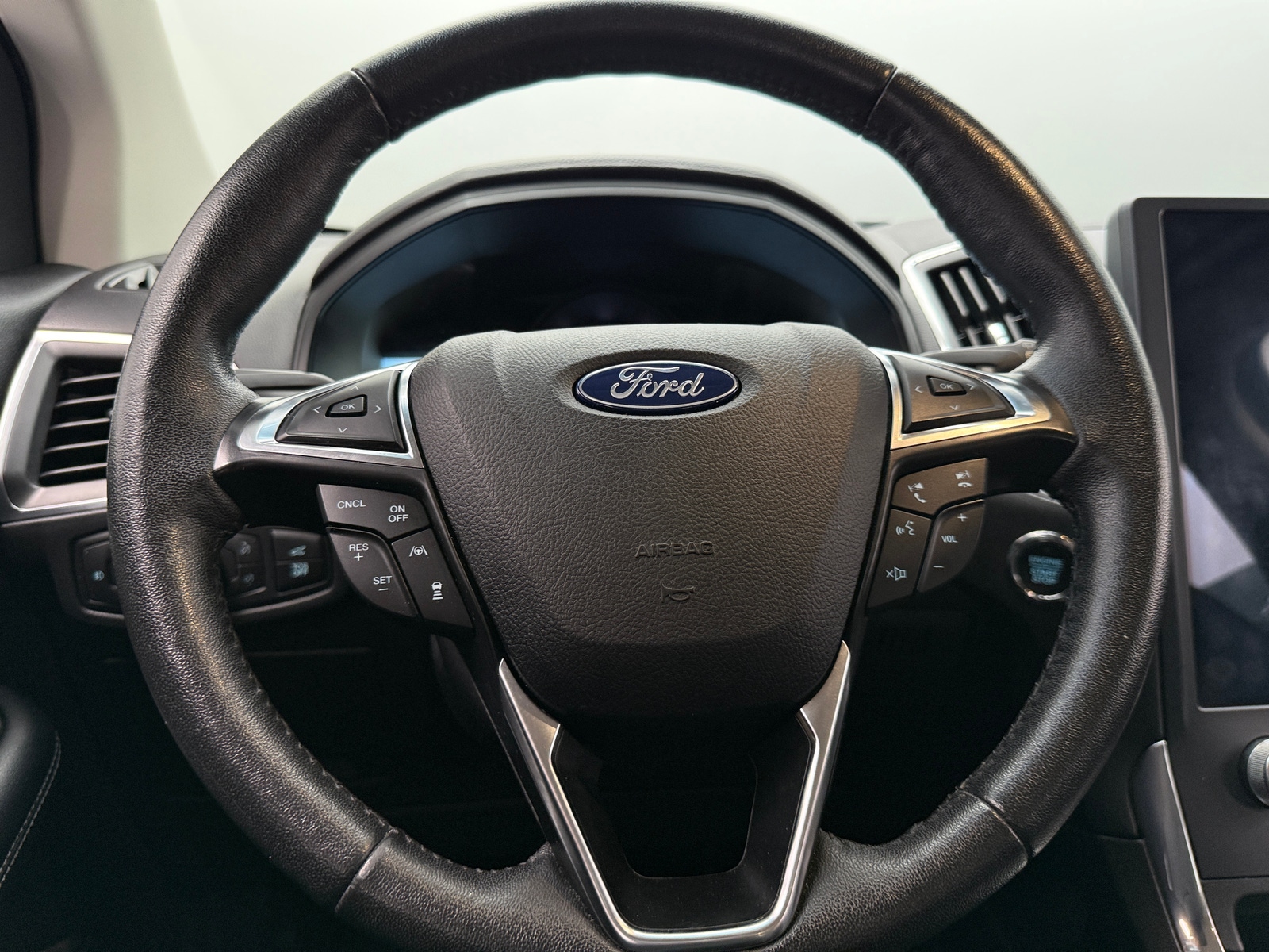 Thumbnail: 2022 Ford Edge - 4