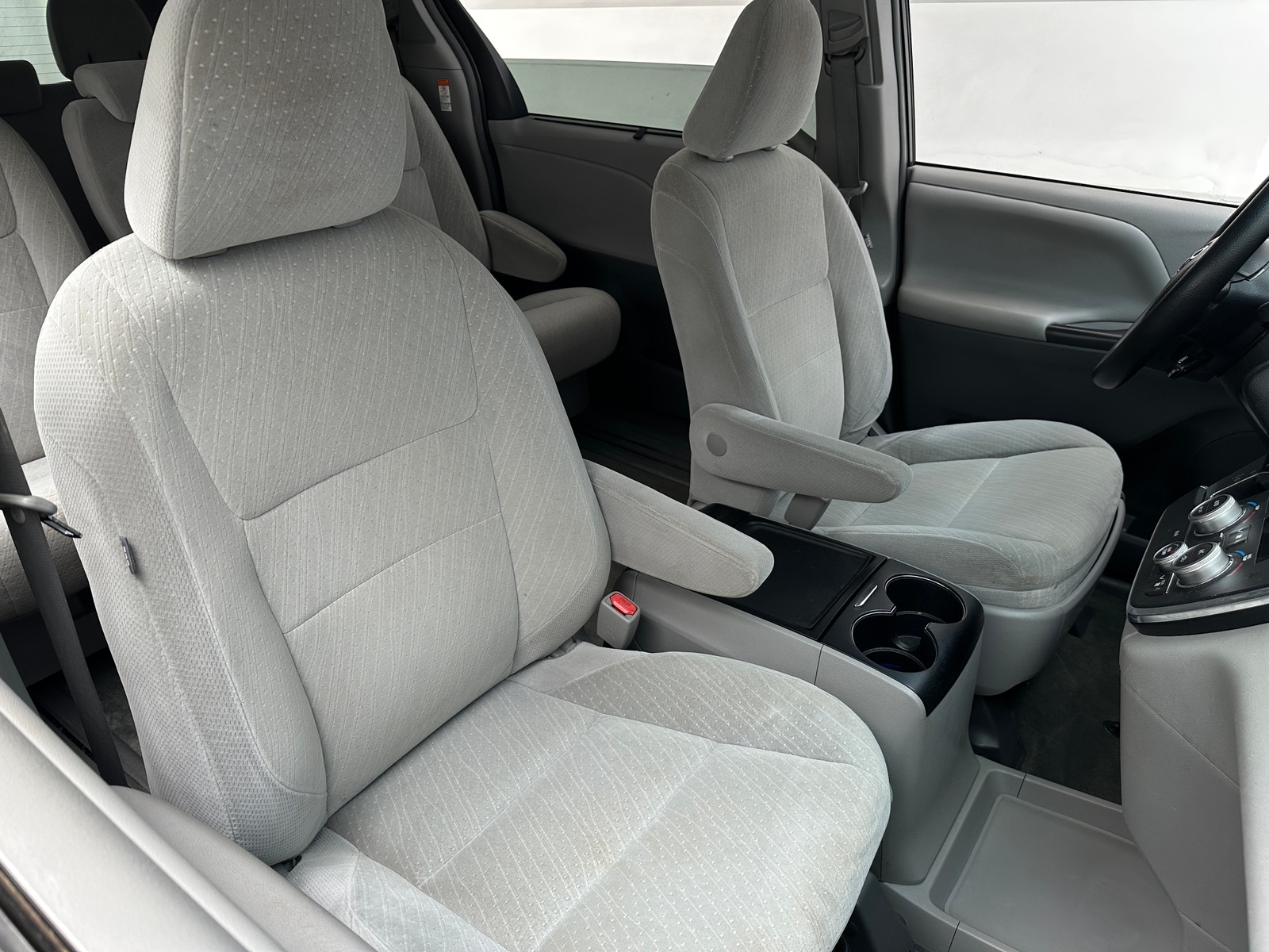Thumbnail: 2017 Toyota Sienna - 2