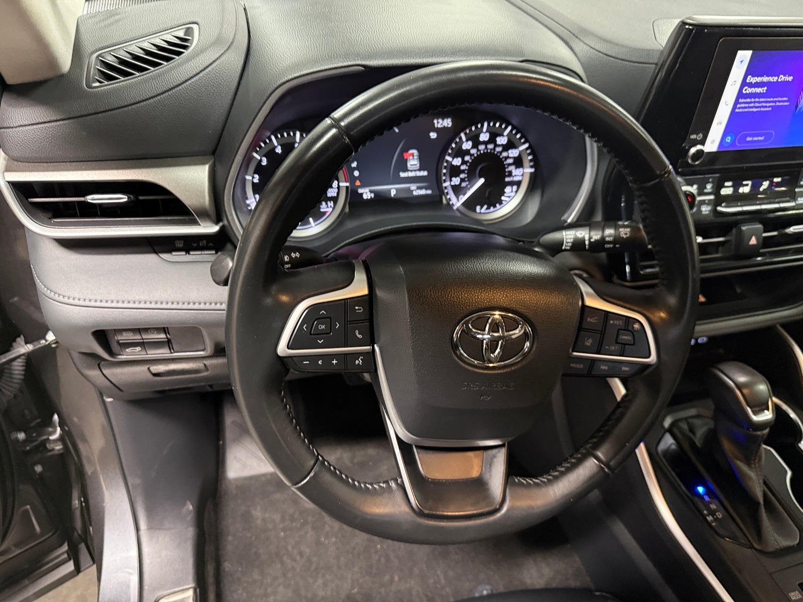 Thumbnail: 2023 Toyota Highlander - 4