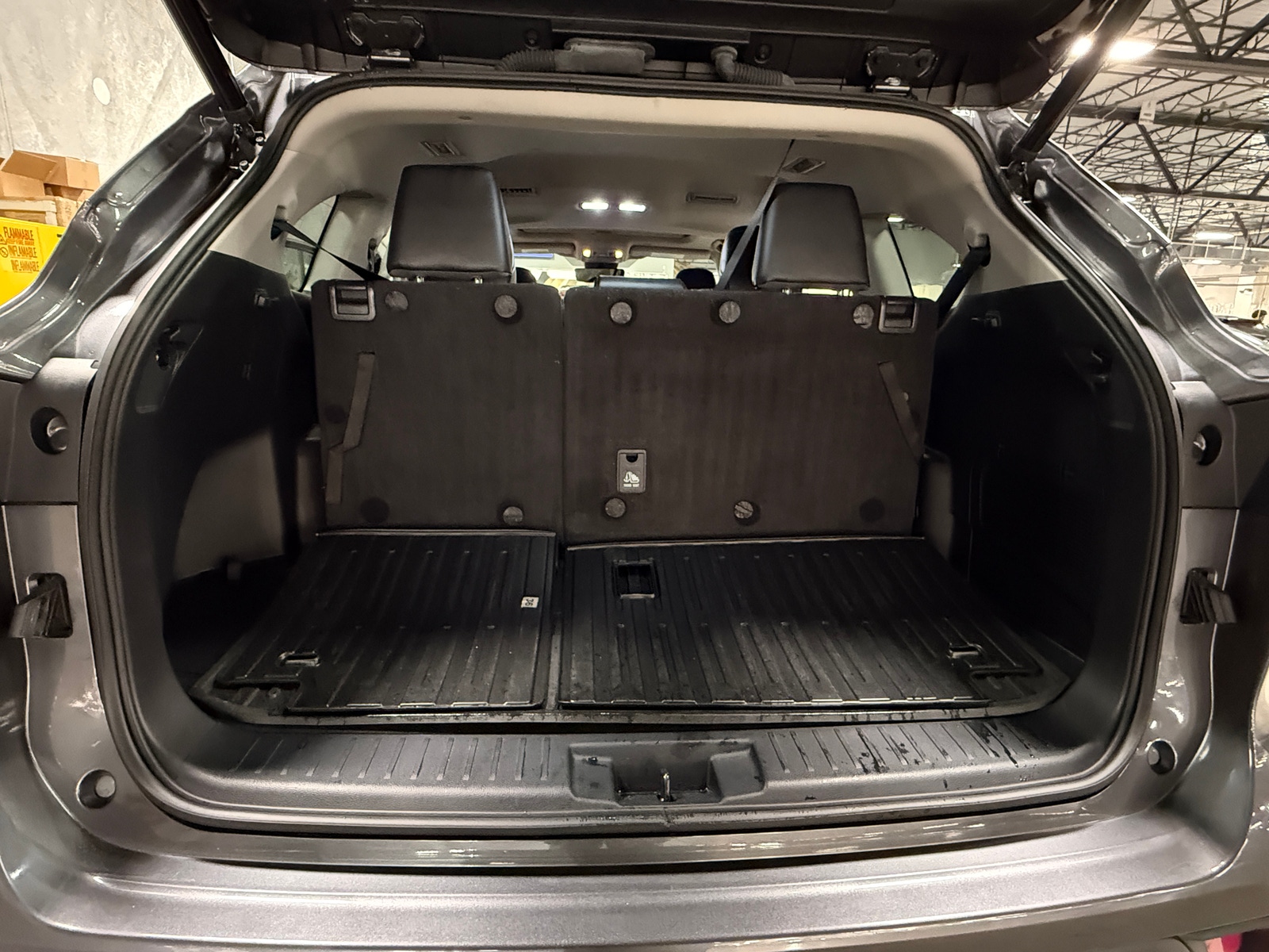 Thumbnail: 2023 Toyota Highlander - 6