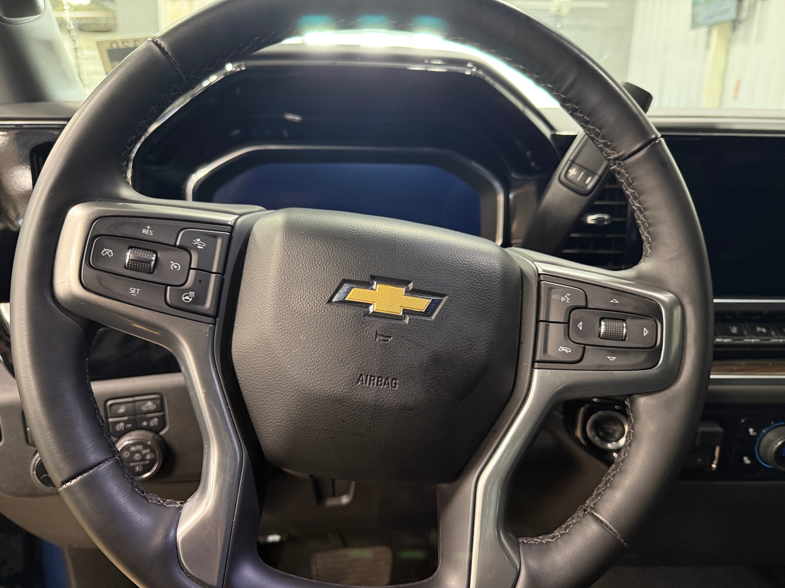 Thumbnail: 2024 Chevrolet Silverado 3500 - 5