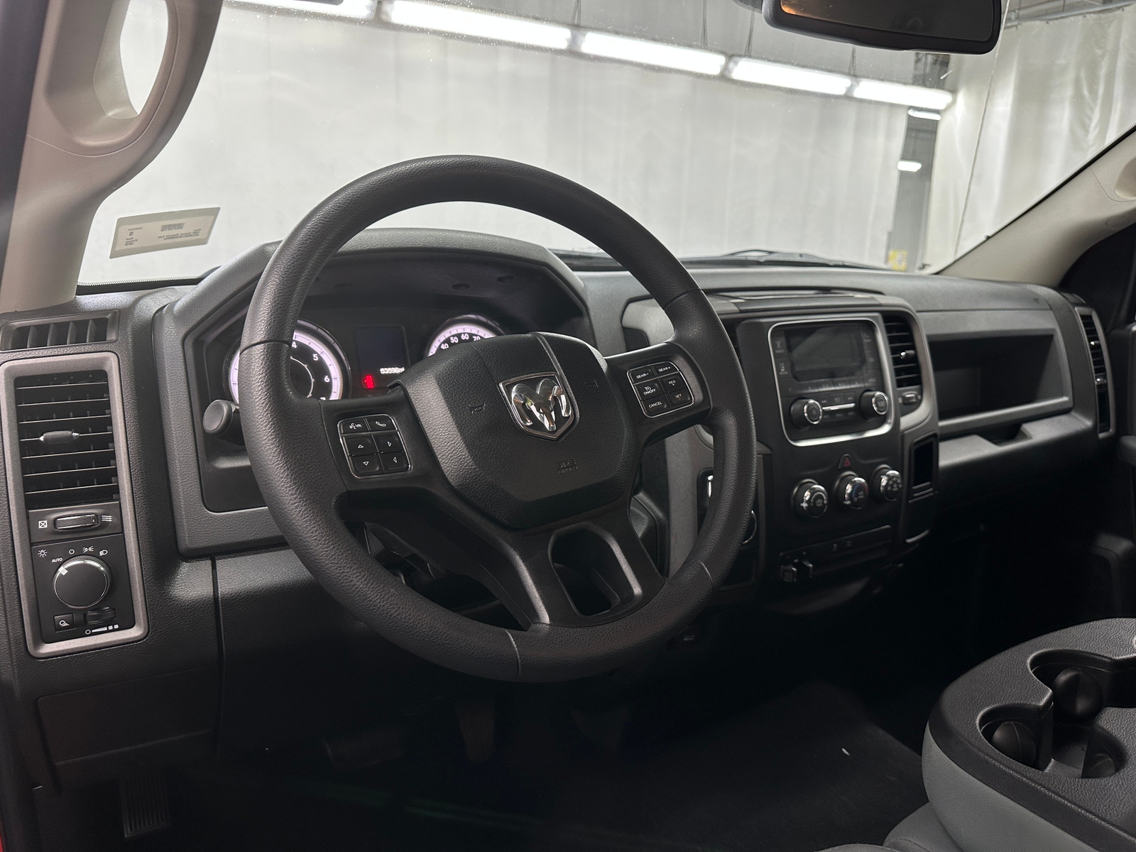 Thumbnail: 2019 RAM 1500 Classic - 3
