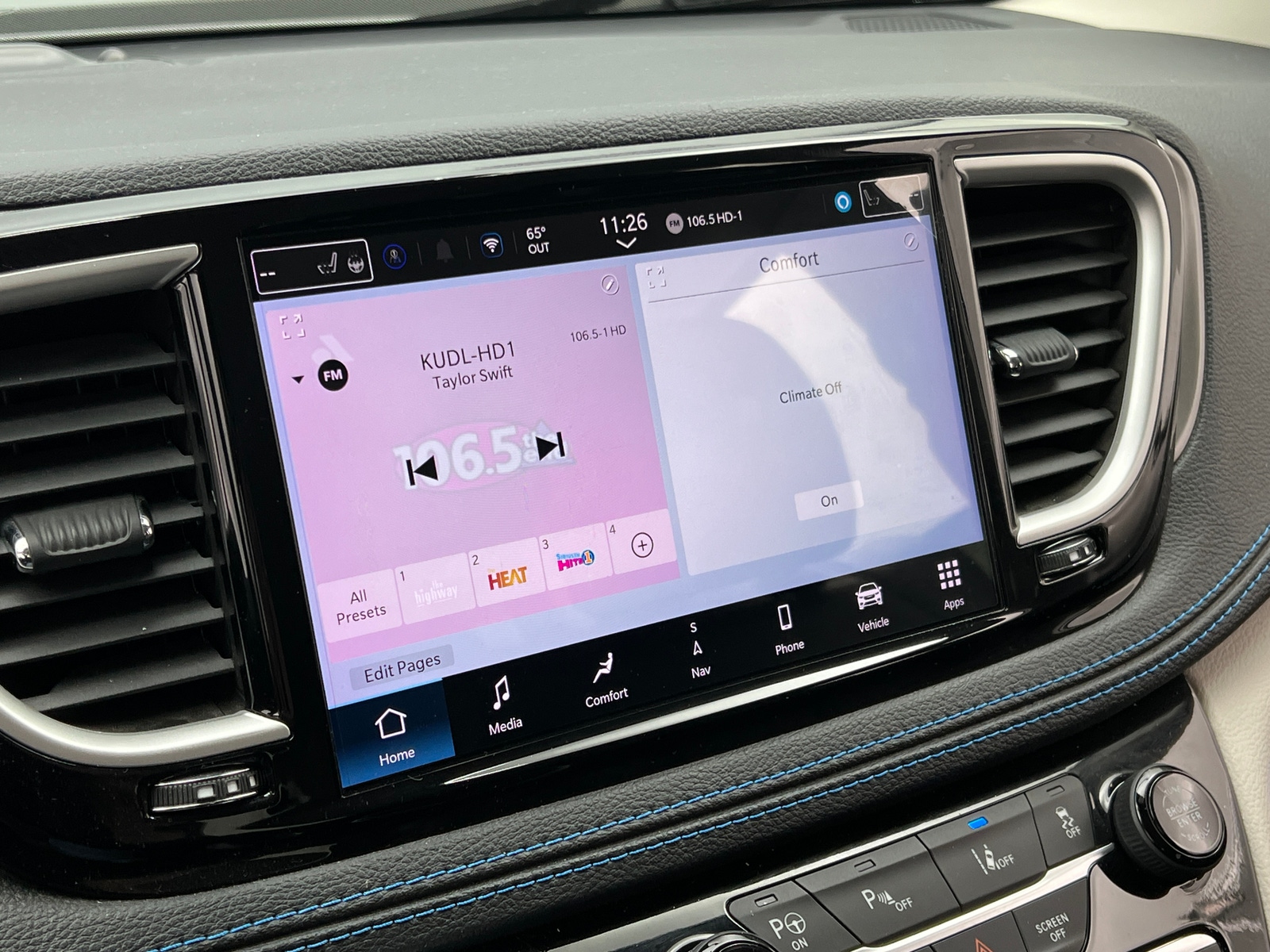 Thumbnail: 2021 Chrysler Pacifica - 3