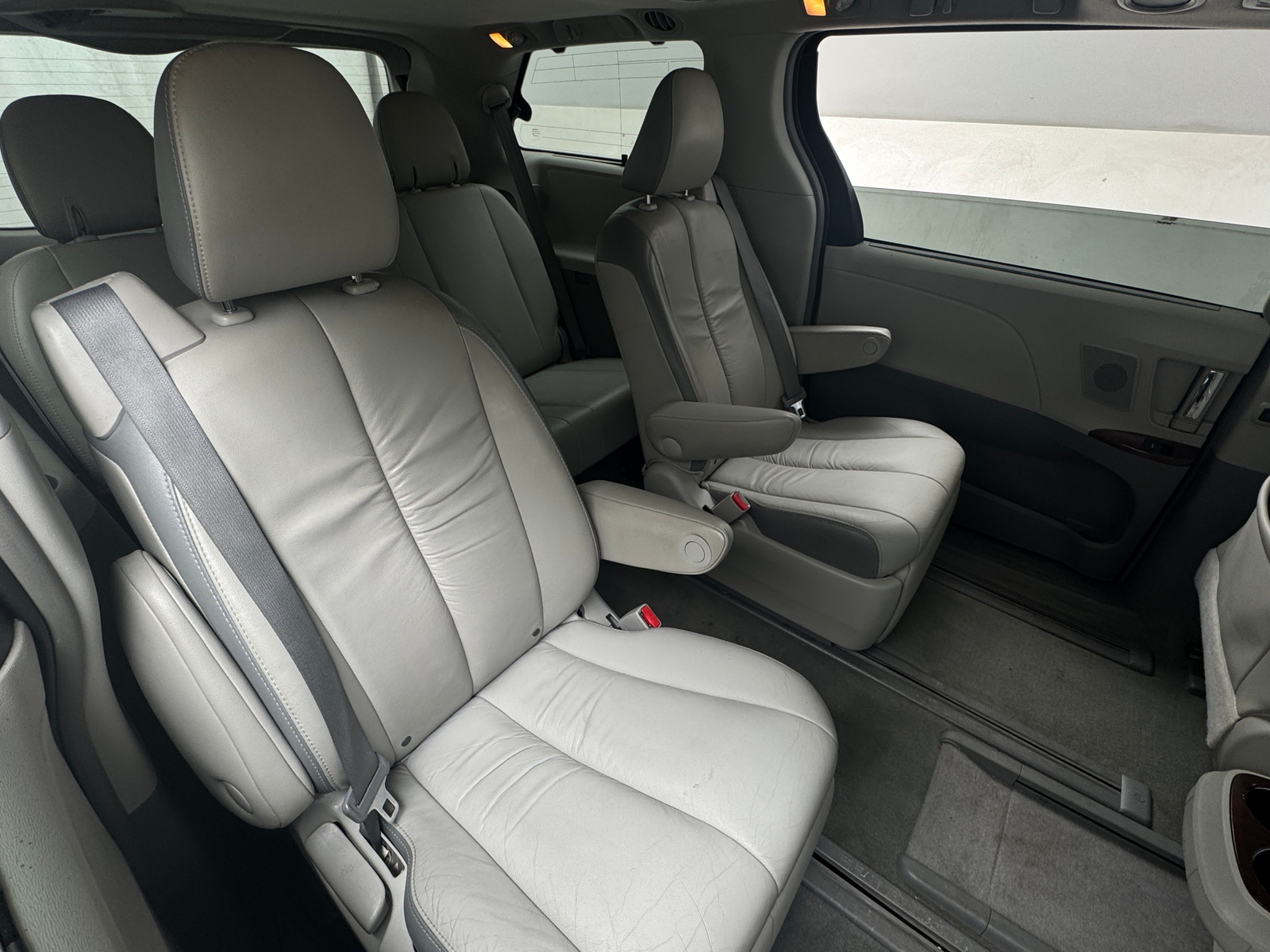 Thumbnail: 2012 Toyota Sienna - 5