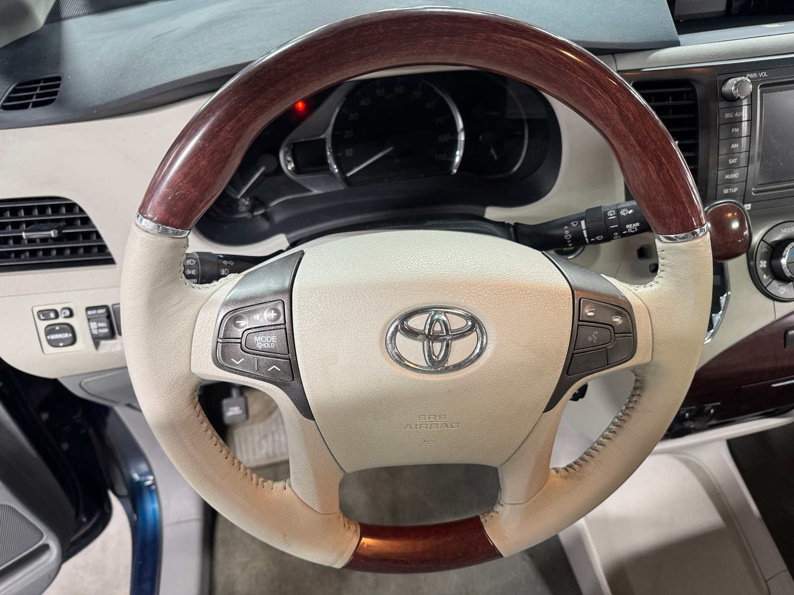 Thumbnail: 2012 Toyota Sienna - 4
