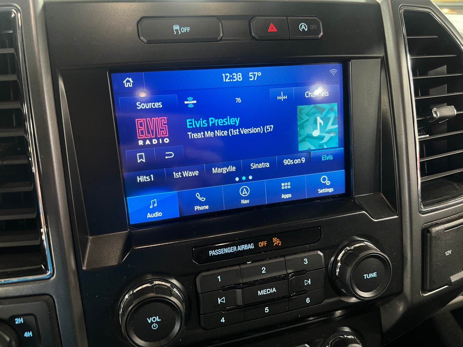 Thumbnail: 2018 Ford Econoline - 4