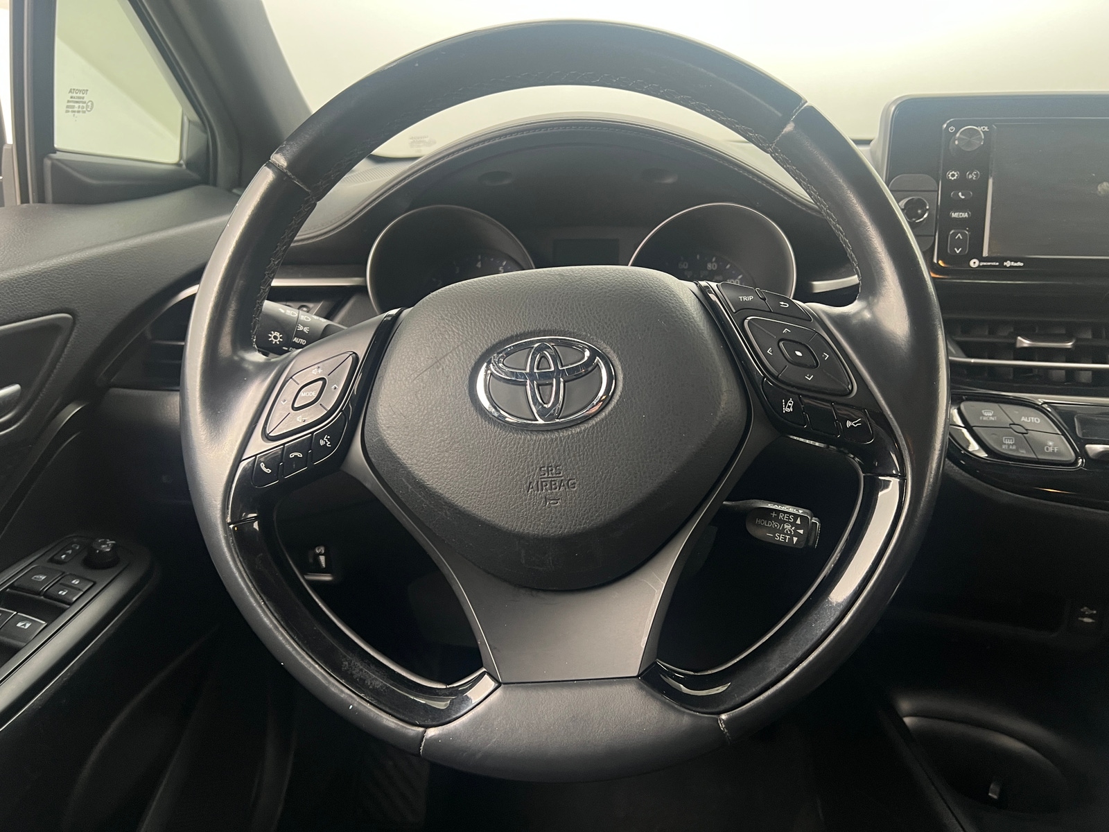 Thumbnail: 2018 Toyota C-HR - 5