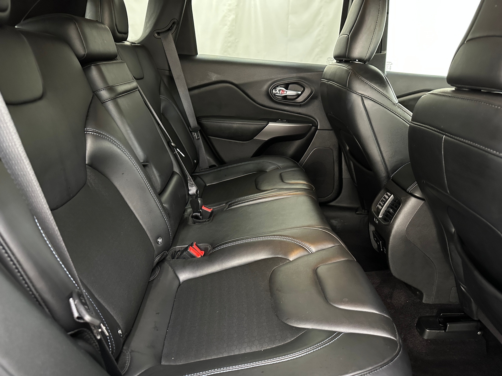 Thumbnail: 2019 Jeep Cherokee - 6