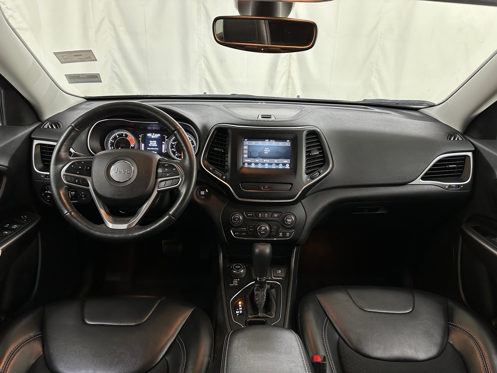 Thumbnail: 2019 Jeep Cherokee - 3