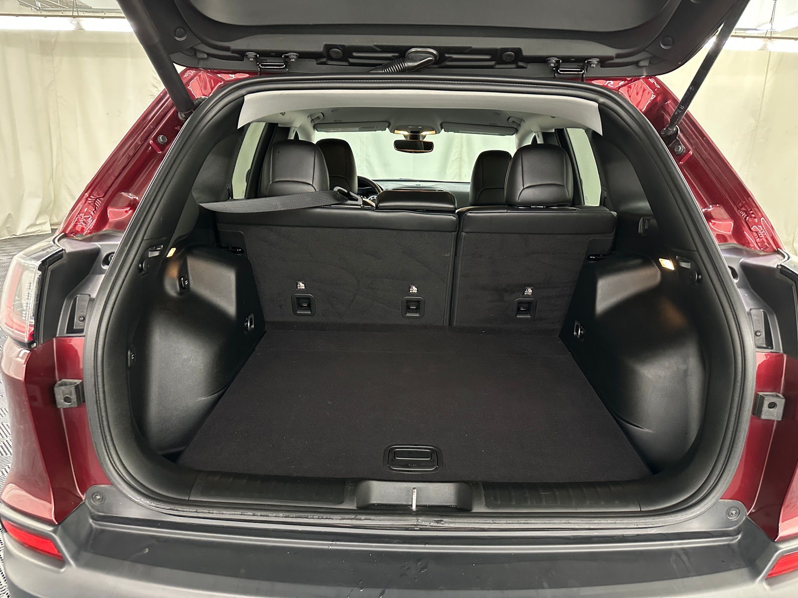 Thumbnail: 2019 Jeep Cherokee - 7