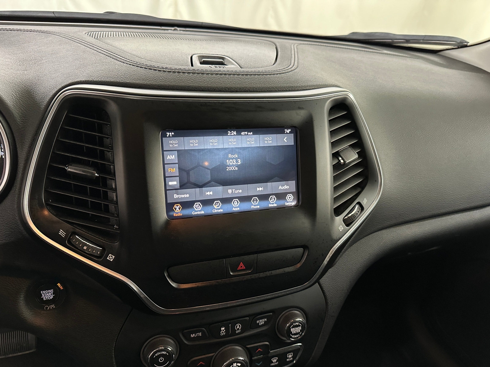 Thumbnail: 2019 Jeep Cherokee - 4