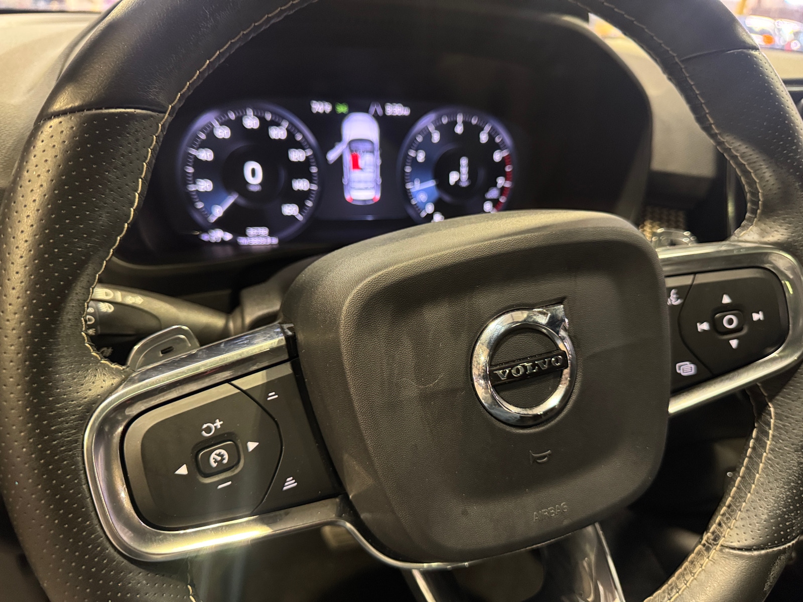Thumbnail: 2019 Volvo XC40 - 4