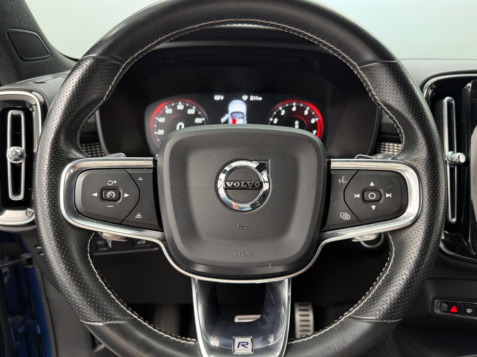 Thumbnail: 2019 Volvo XC40 - 4