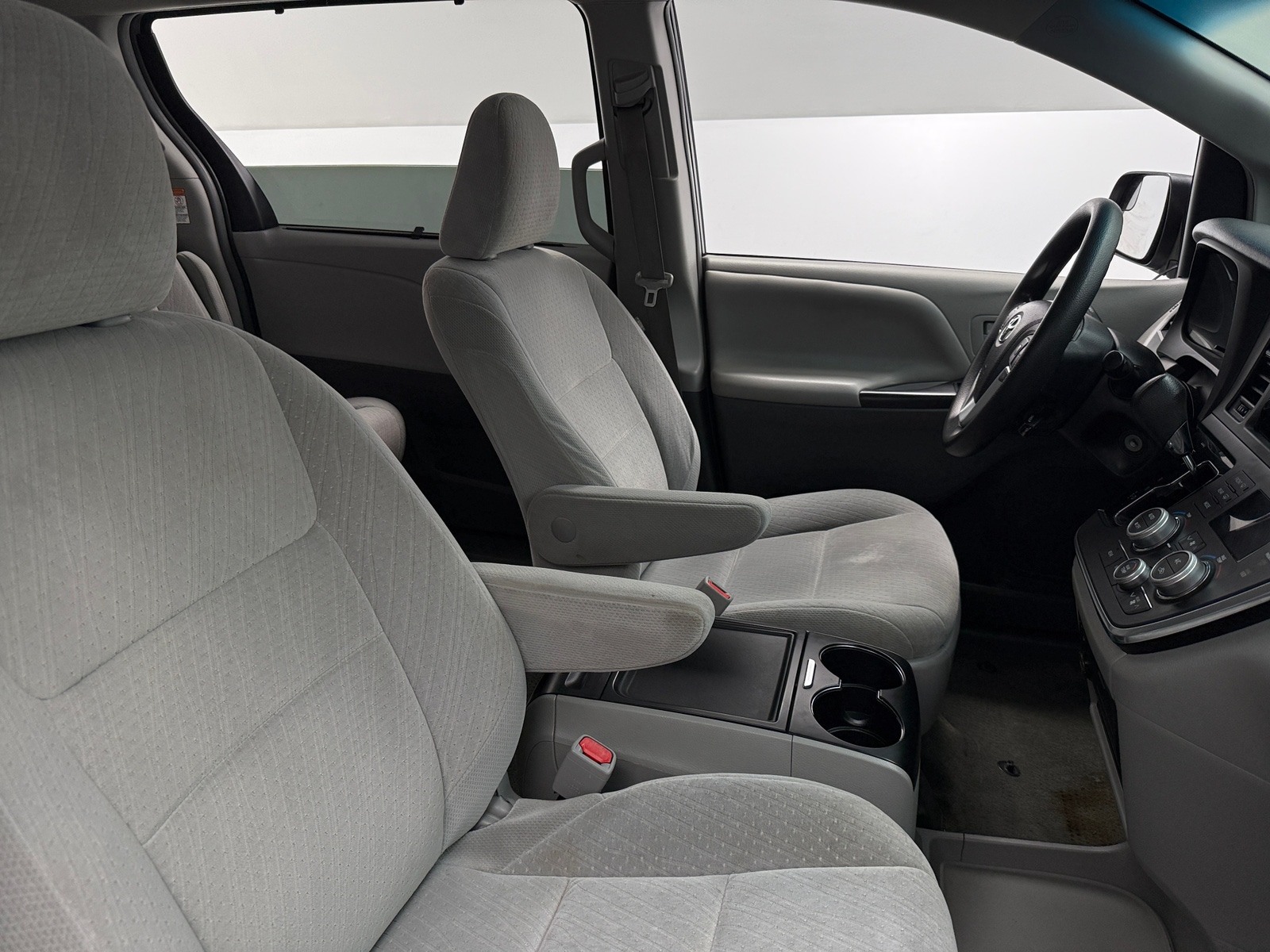 Thumbnail: 2015 Toyota Sienna - 2