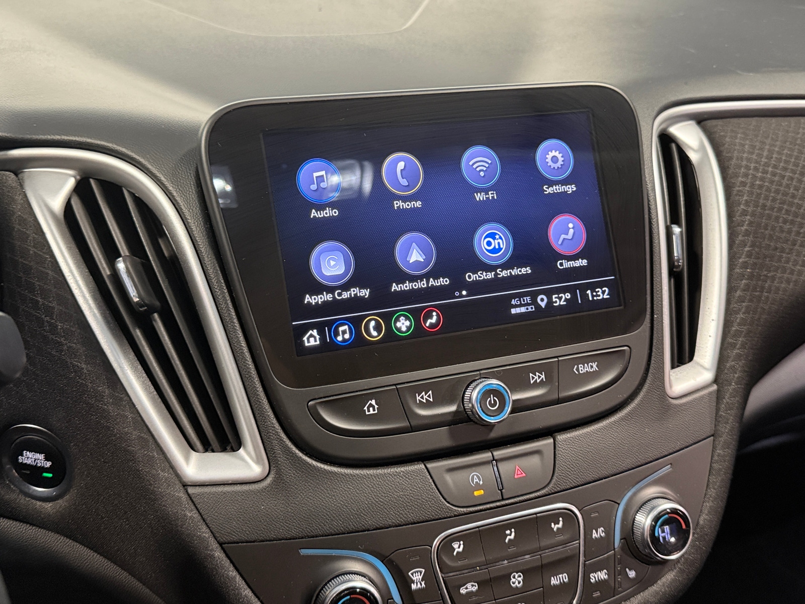 Thumbnail: 2024 Chevrolet Malibu - 4