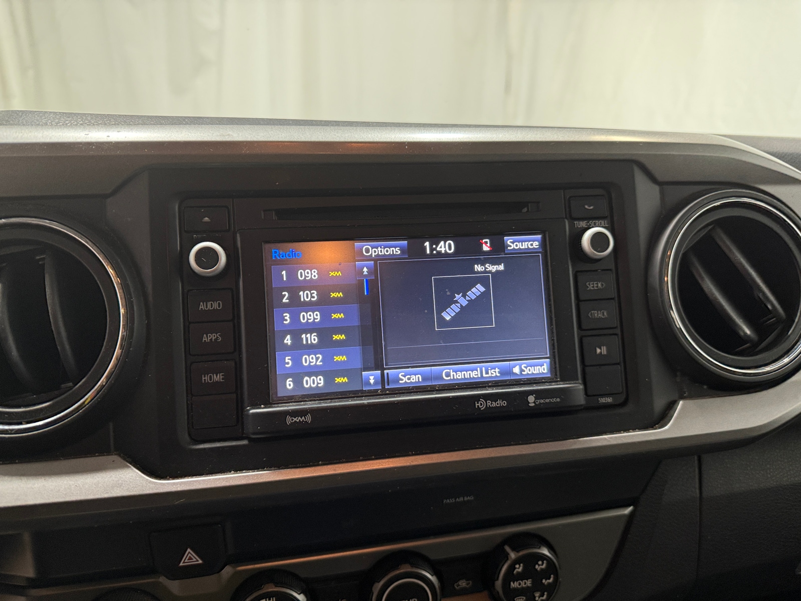 Thumbnail: 2019 Toyota Tacoma - 4