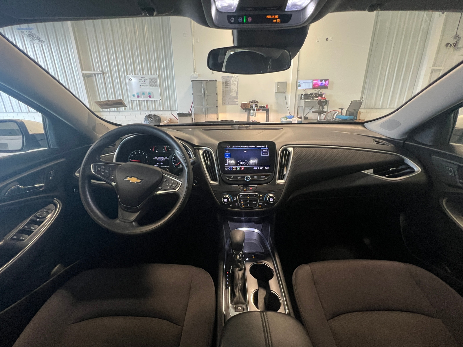 Thumbnail: 2023 Chevrolet Malibu - 3