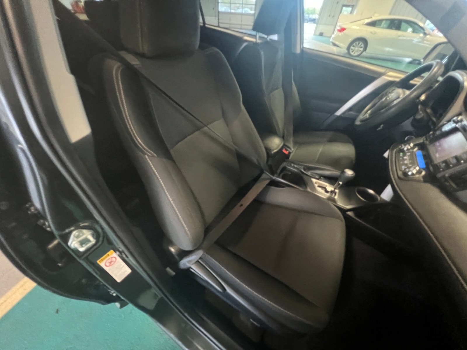 Thumbnail: 2015 Toyota RAV4 - 2