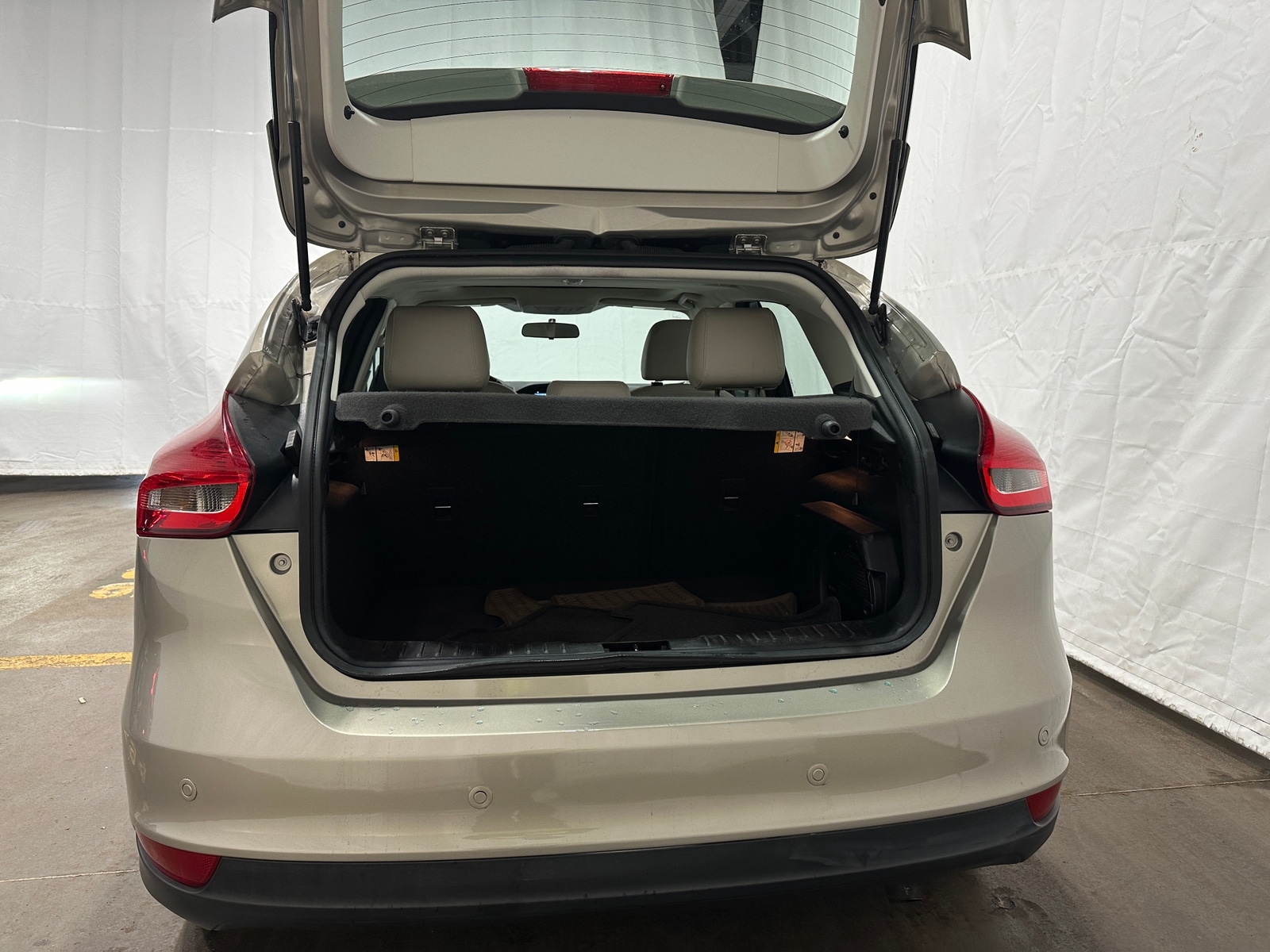 Thumbnail: 2016 Ford Focus - 6