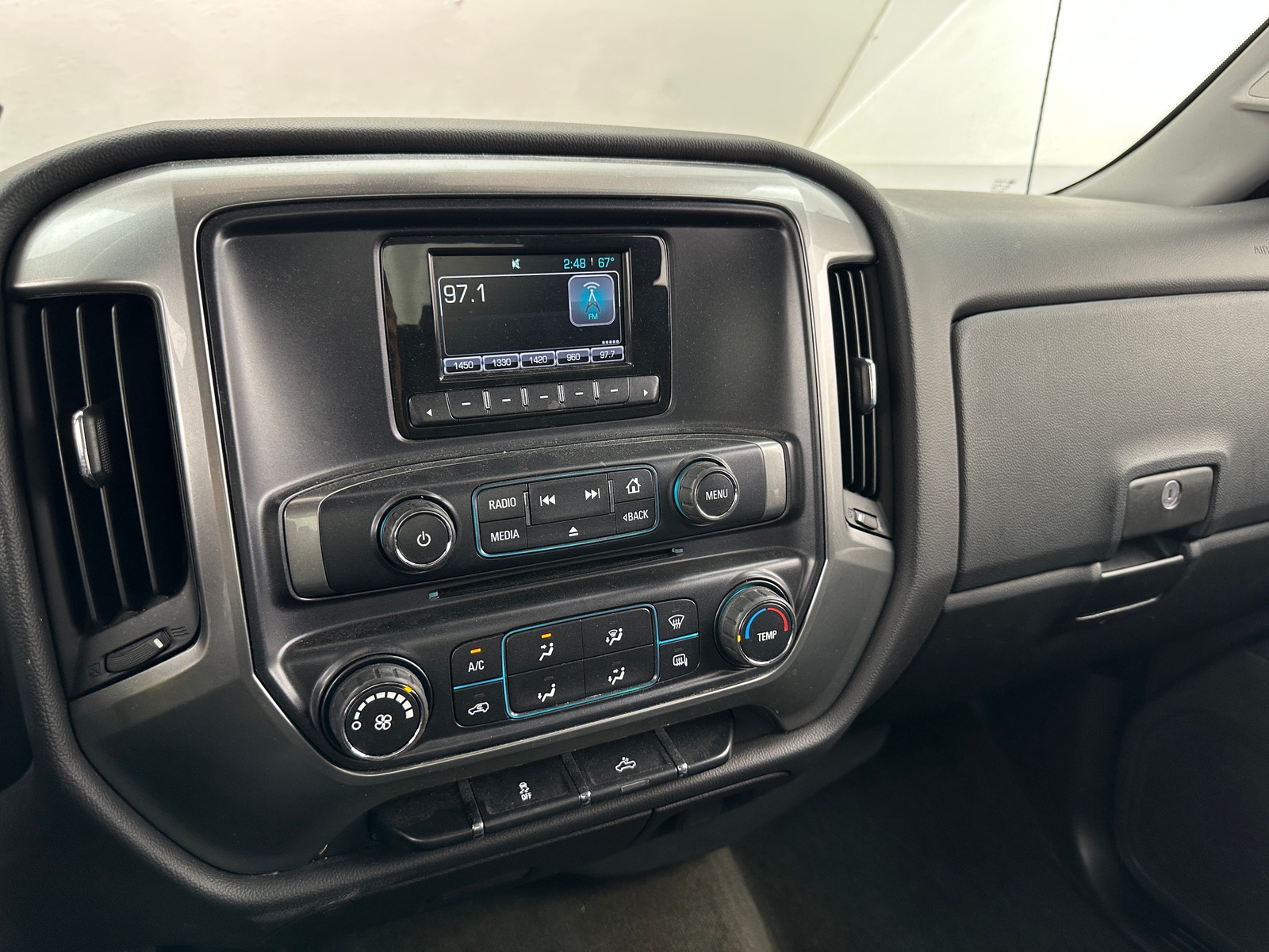 Thumbnail: 2015 Chevrolet Silverado 1500 - 4