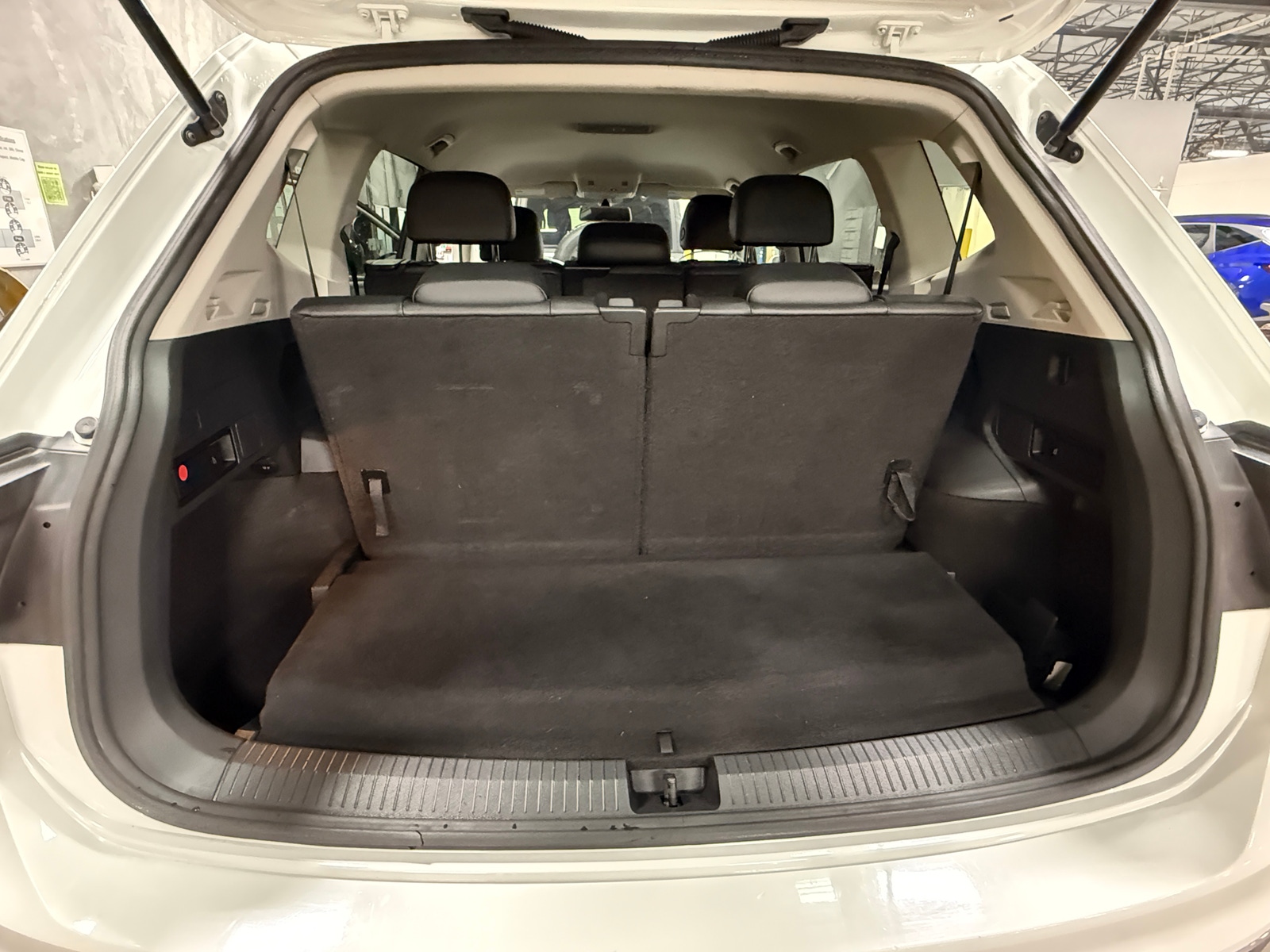 Thumbnail: 2018 Volkswagen Tiguan - 6