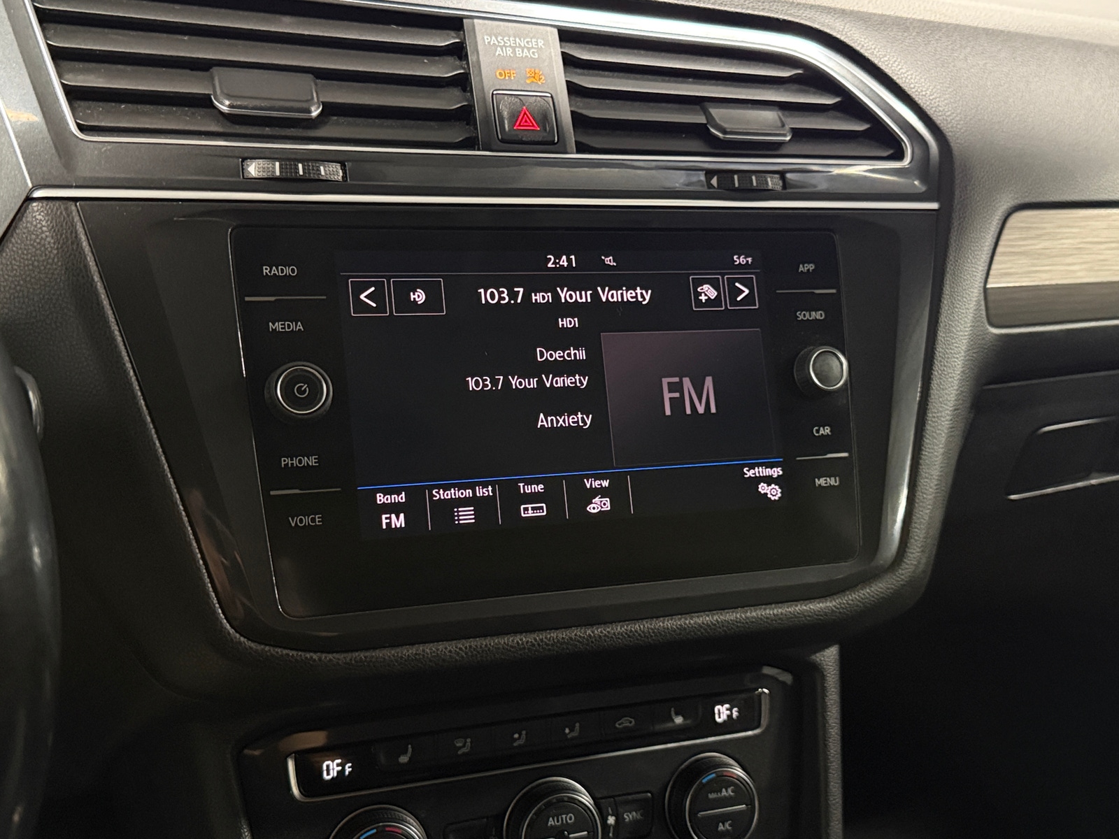 Thumbnail: 2018 Volkswagen Tiguan - 3