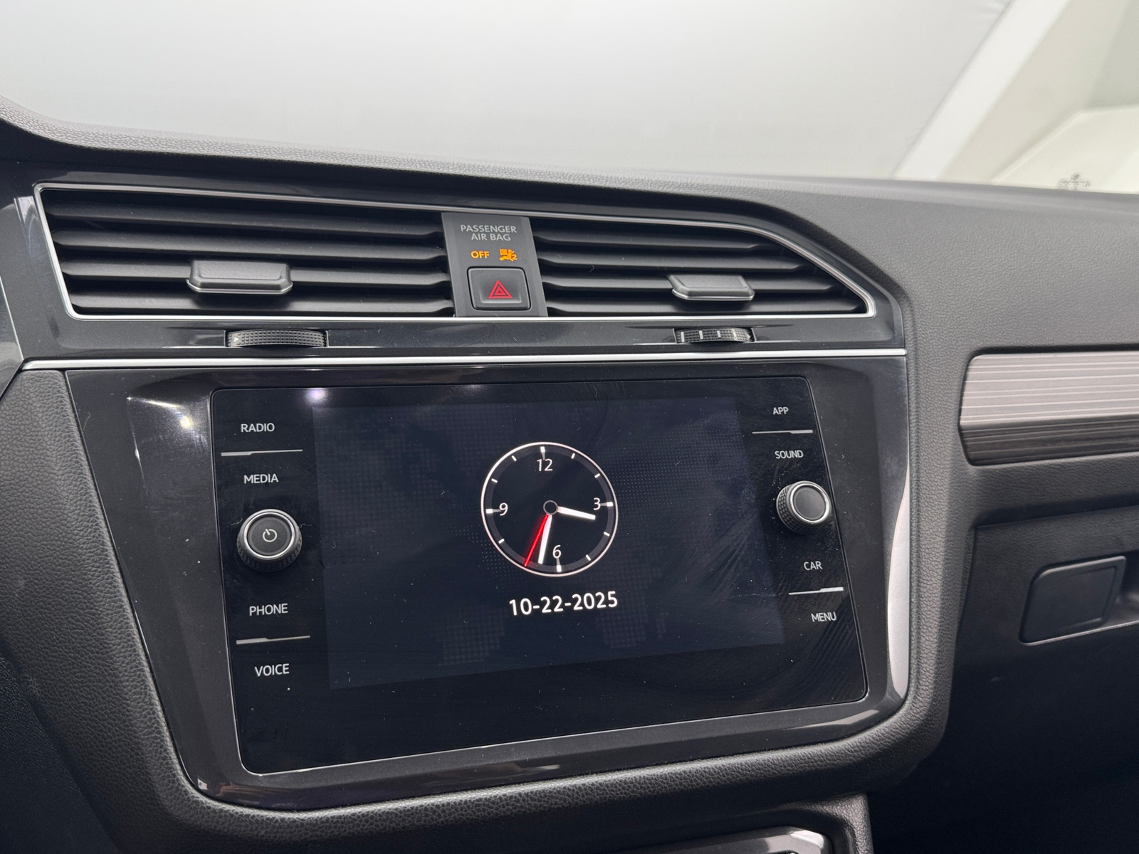 Thumbnail: 2024 Volkswagen Tiguan - 3