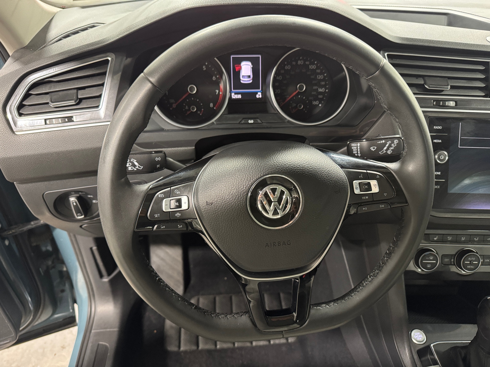 Thumbnail: 2020 Volkswagen Tiguan - 4